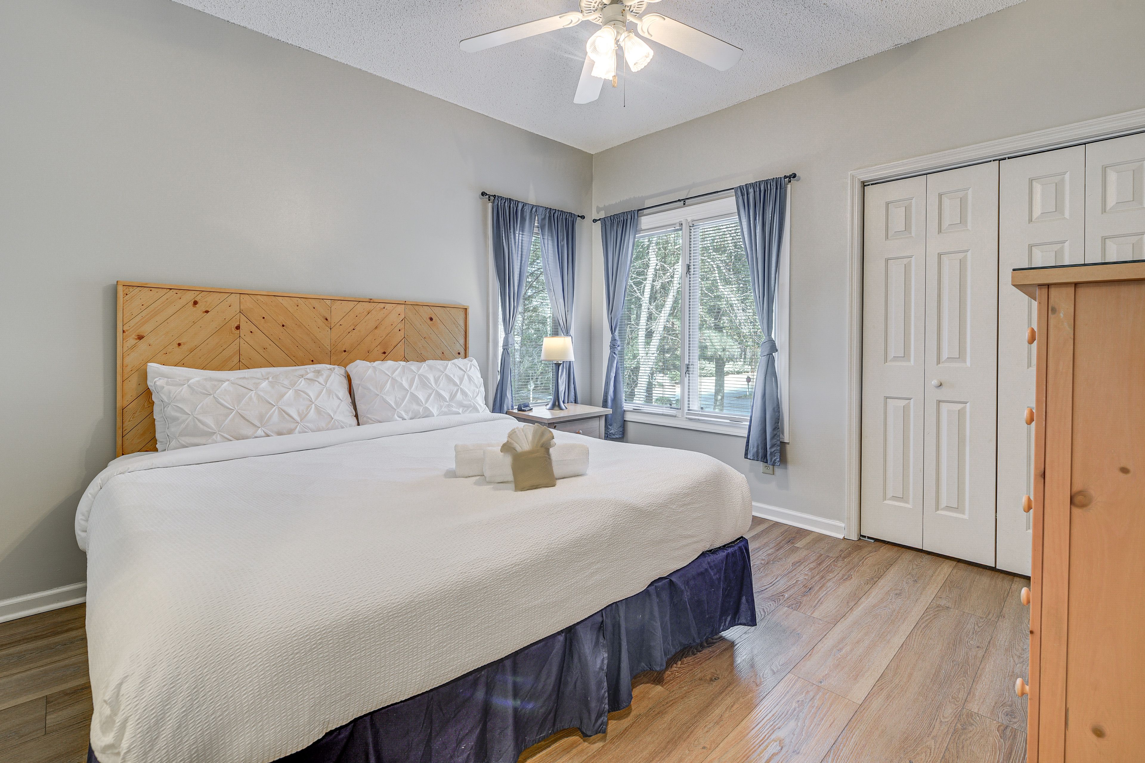 Bedroom 2 | King Bed