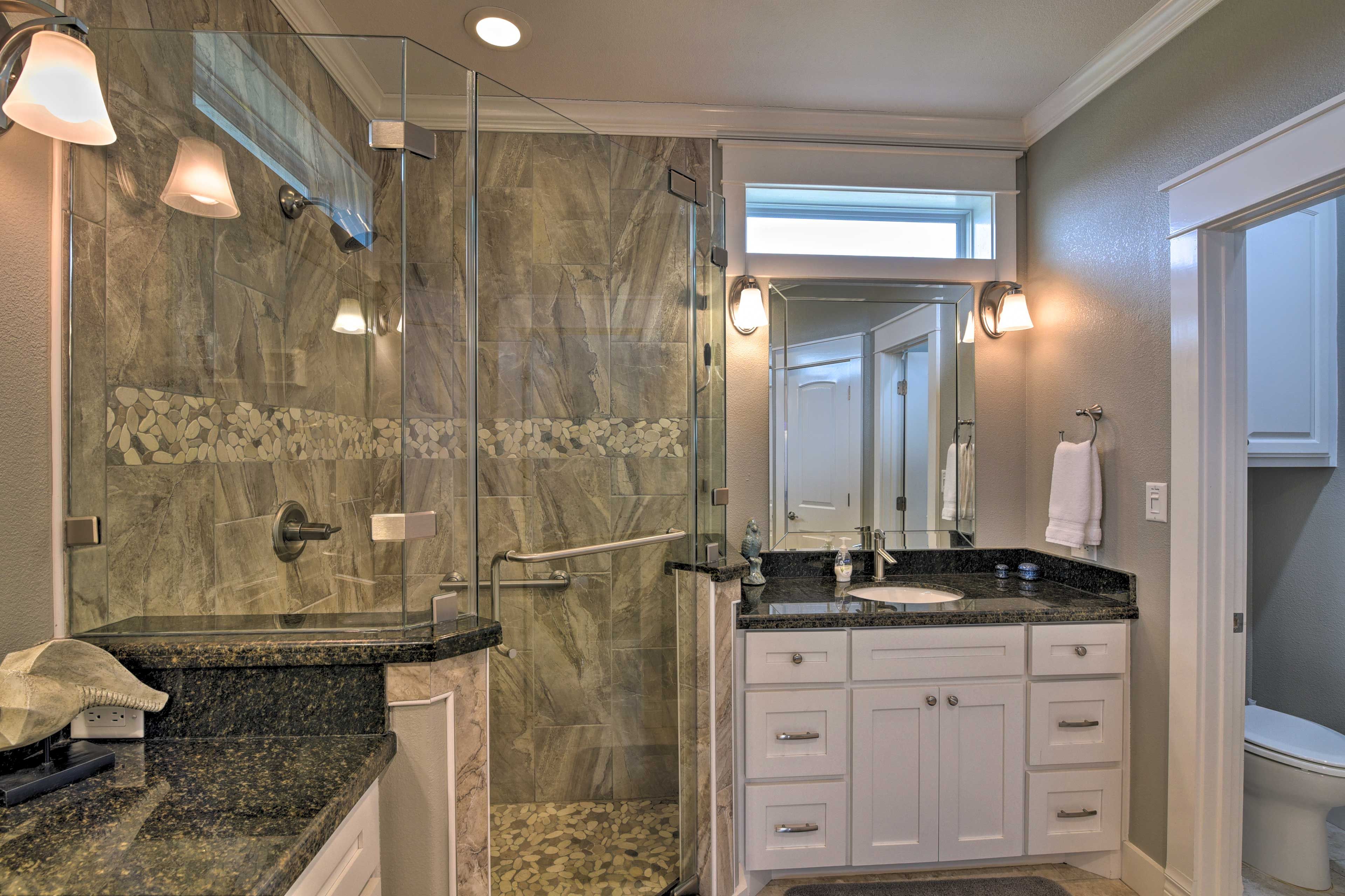En-Suite Bathroom | Towels Provided