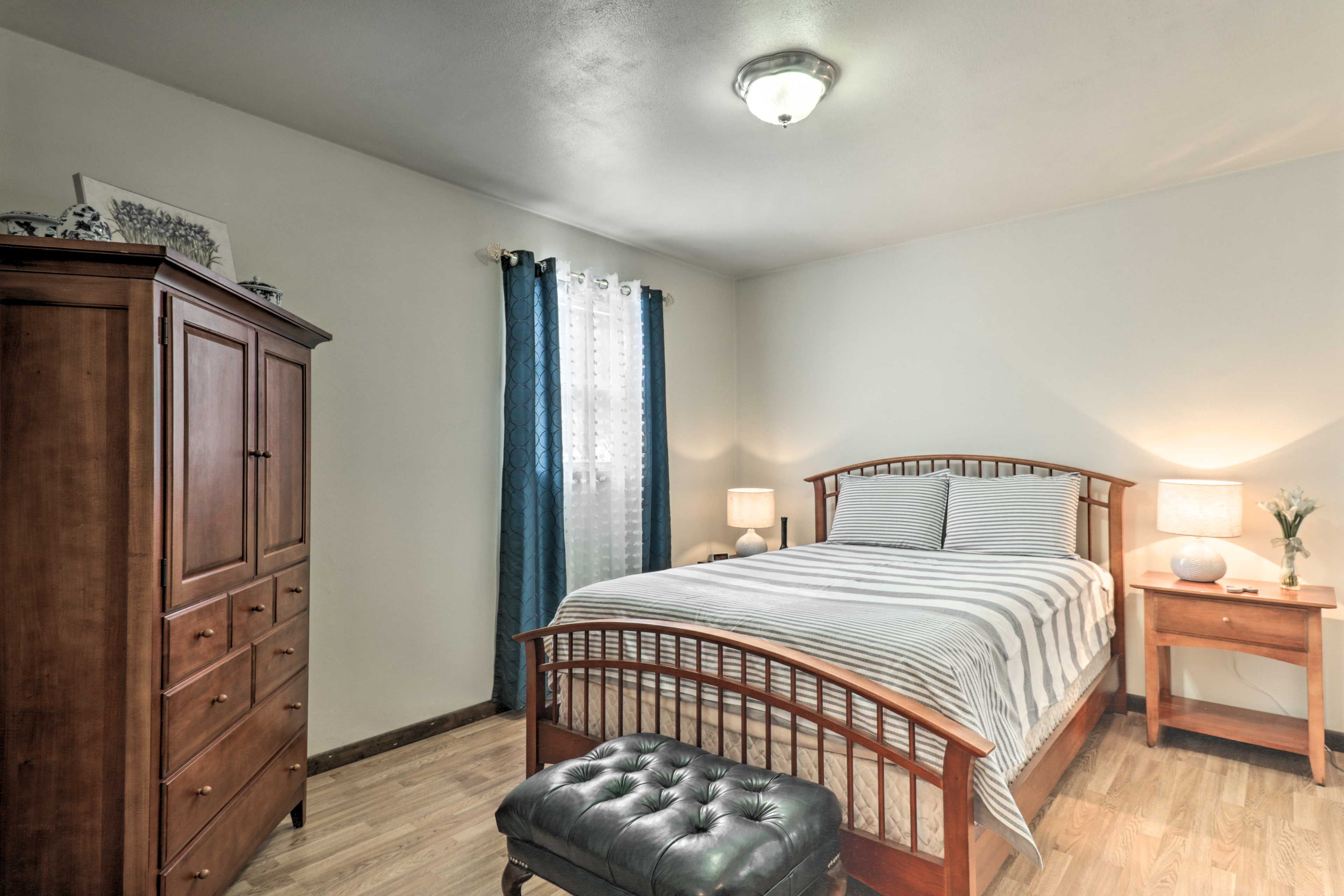 Bedroom 1 | Queen Bed