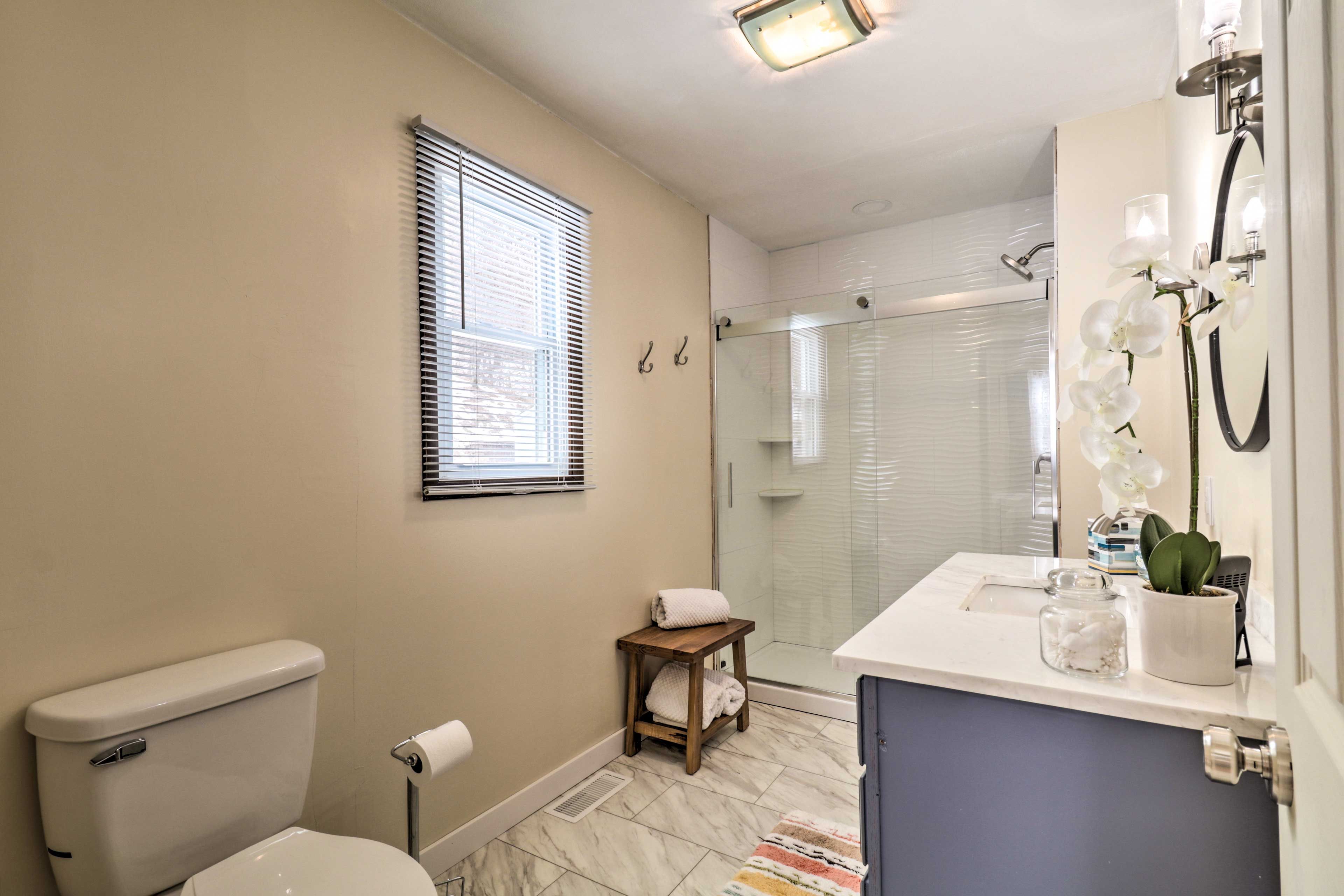 En-Suite Bathroom | Linens & Towels | Complimentary Toiletries | Hair Dryer