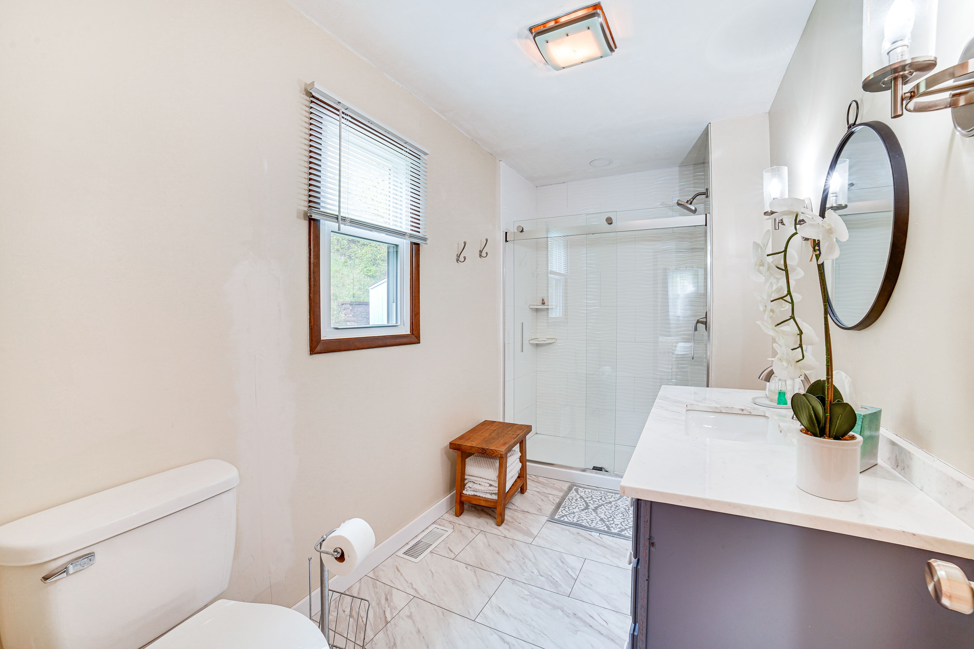 En-Suite Bathroom | Linens & Towels | Complimentary Toiletries | Hair Dryer