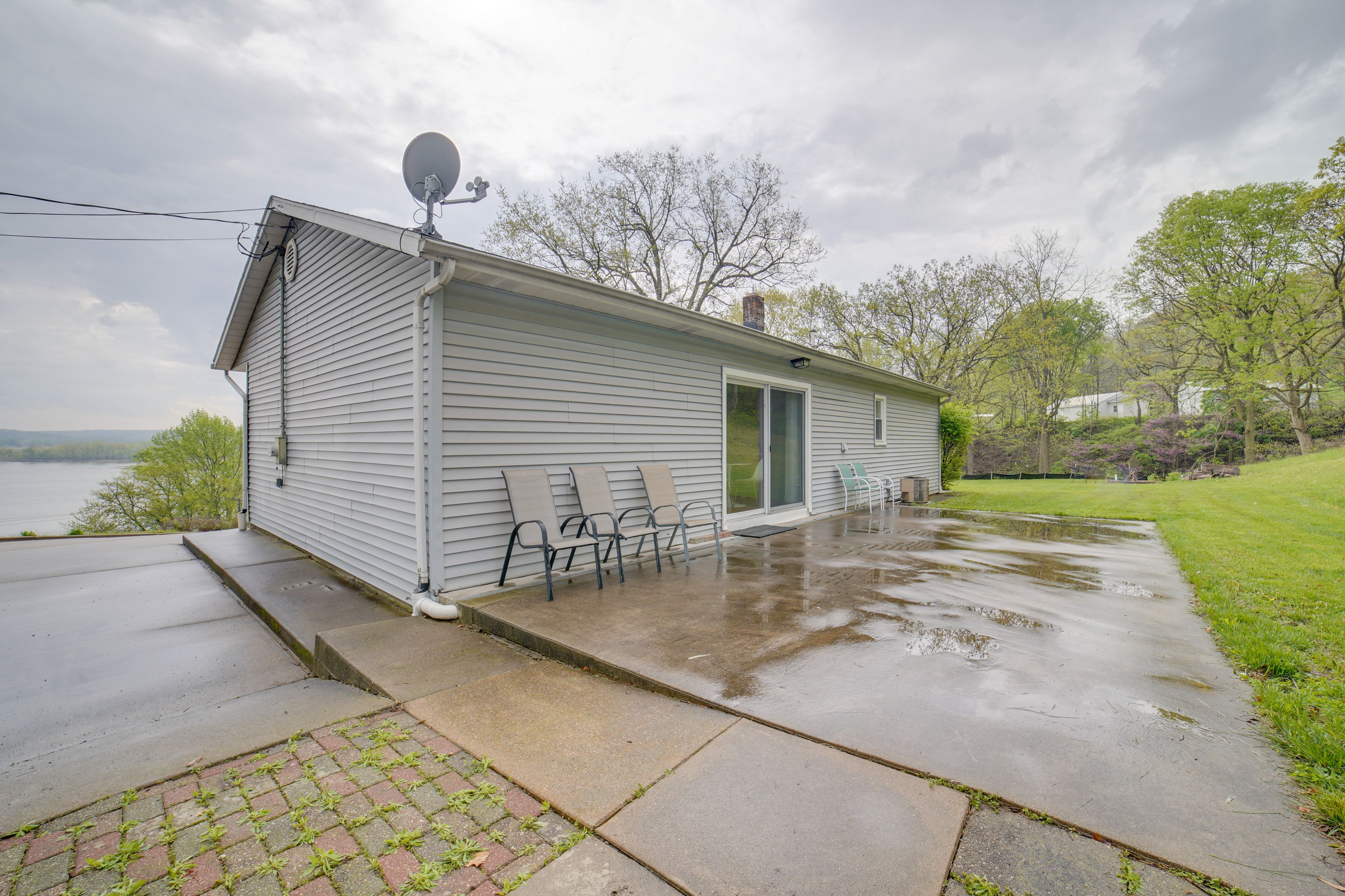 Private Yard & Patio | Fire Pit | Gas Grill