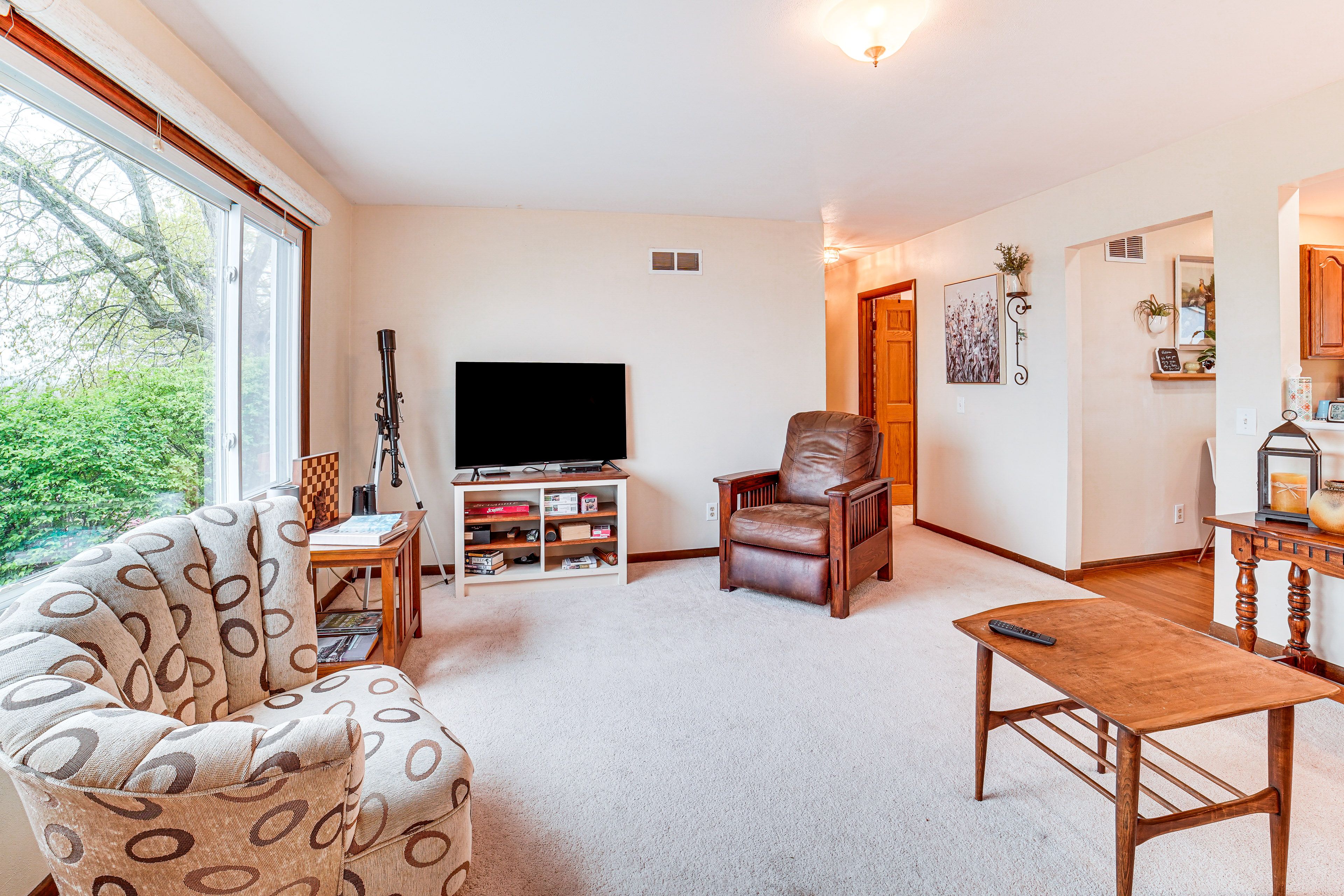 Living Room | Free WiFi | Smart TV w/ Cable | Central A/C | Single Story