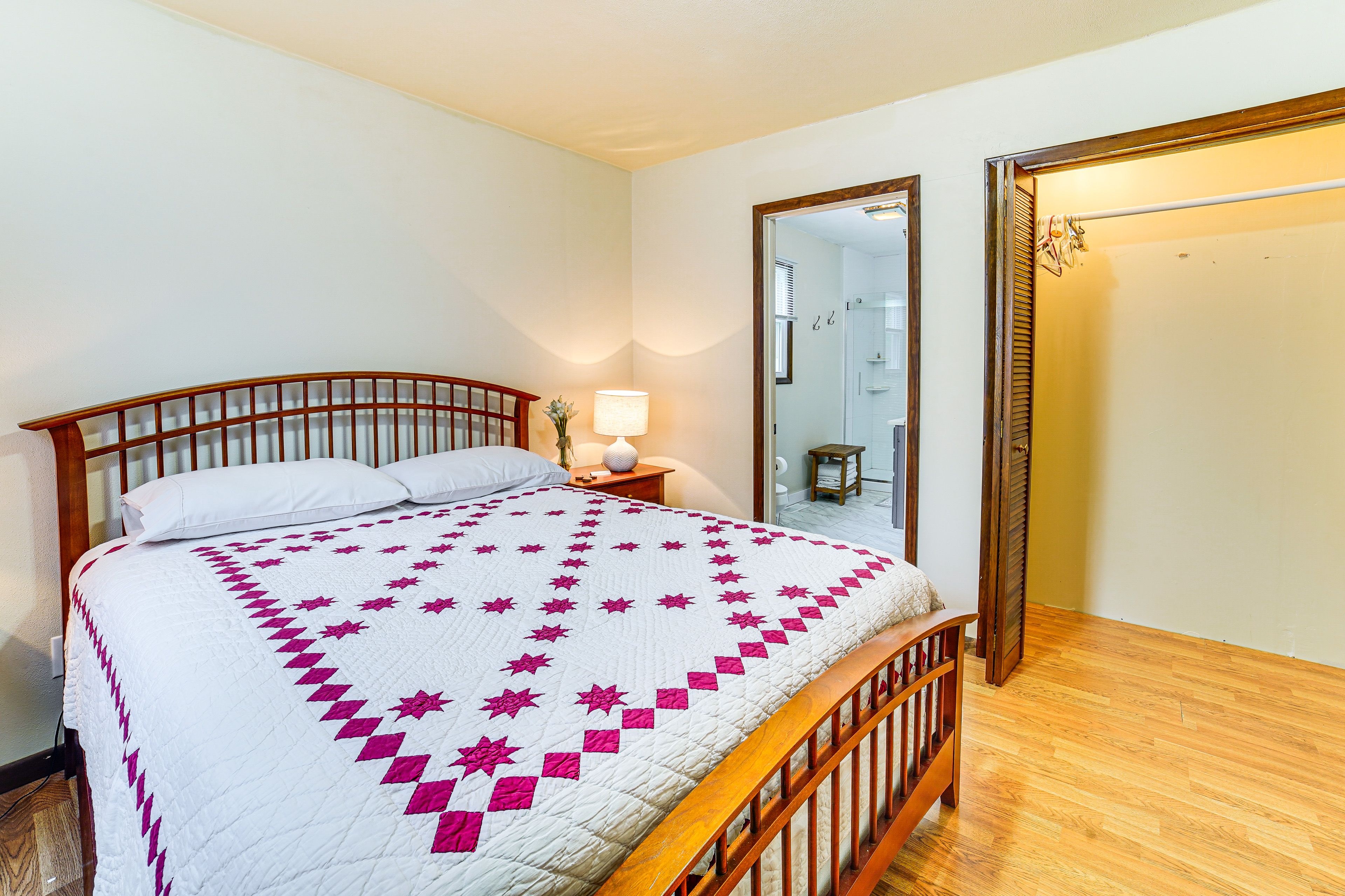 Bedroom 1 | Queen Bed | En-Suite Bathroom