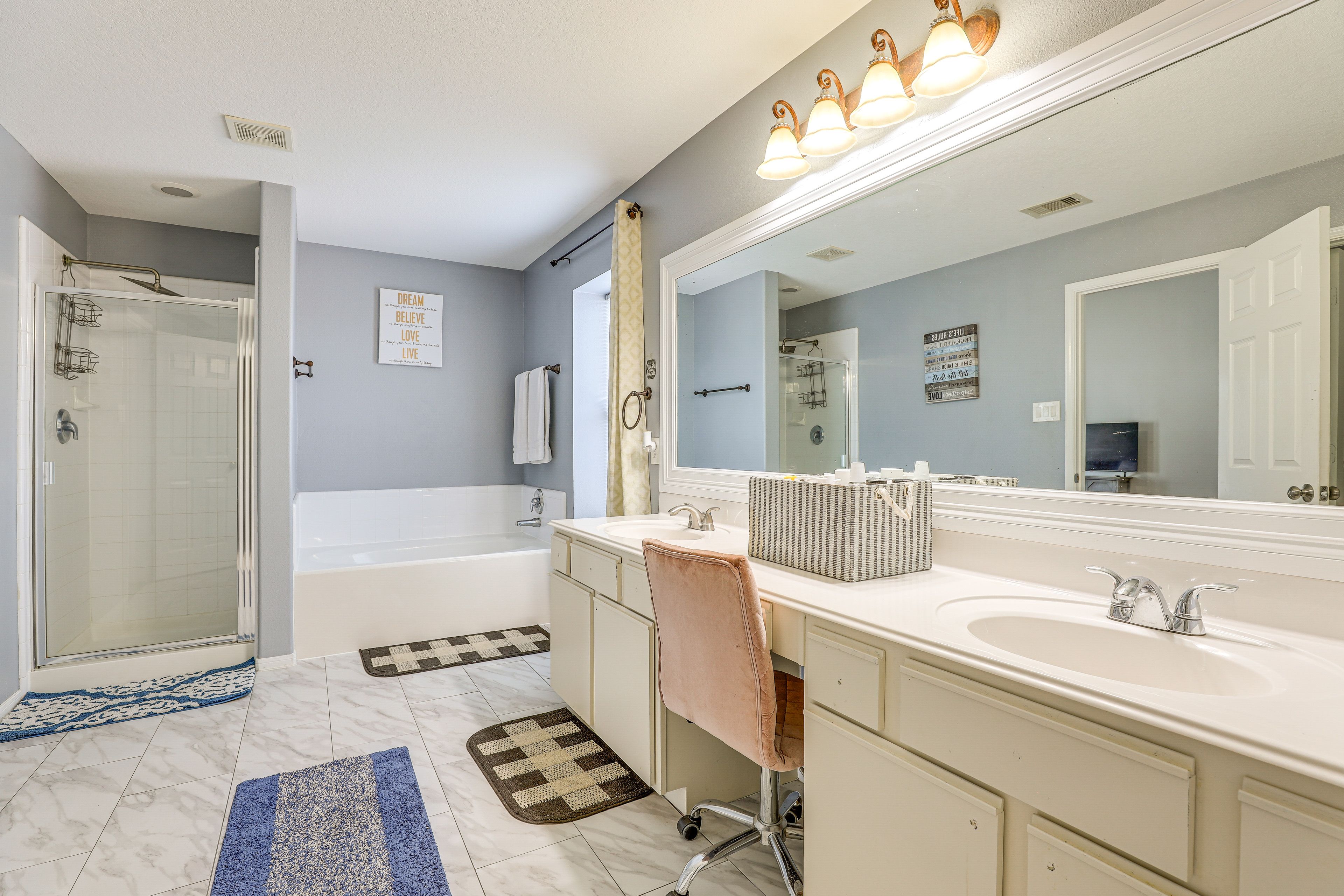 Full Bath | 2nd Floor