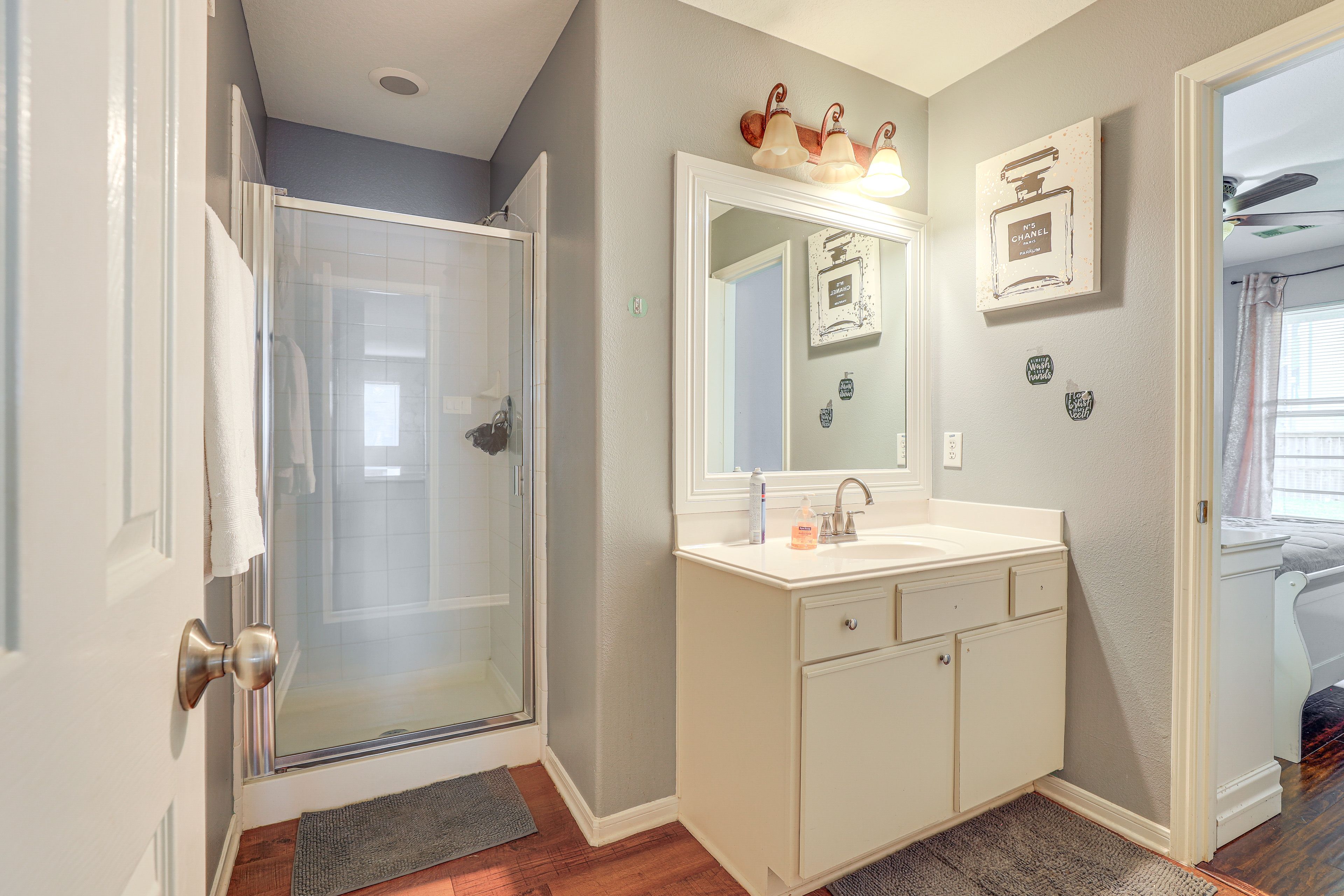 Full Bath | Towels | Hair Dryer | 1st Floor