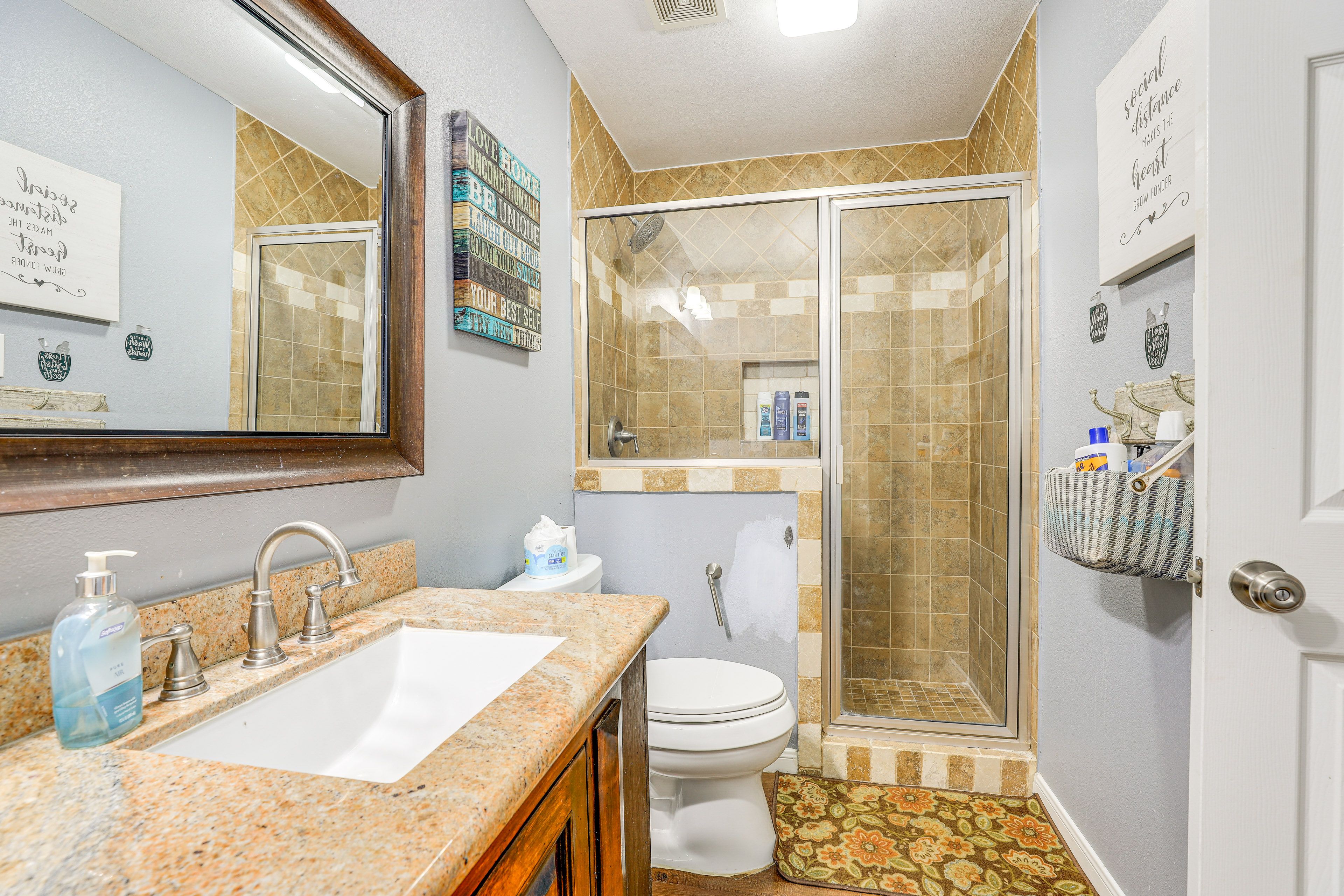Full Bath | 2nd Floor