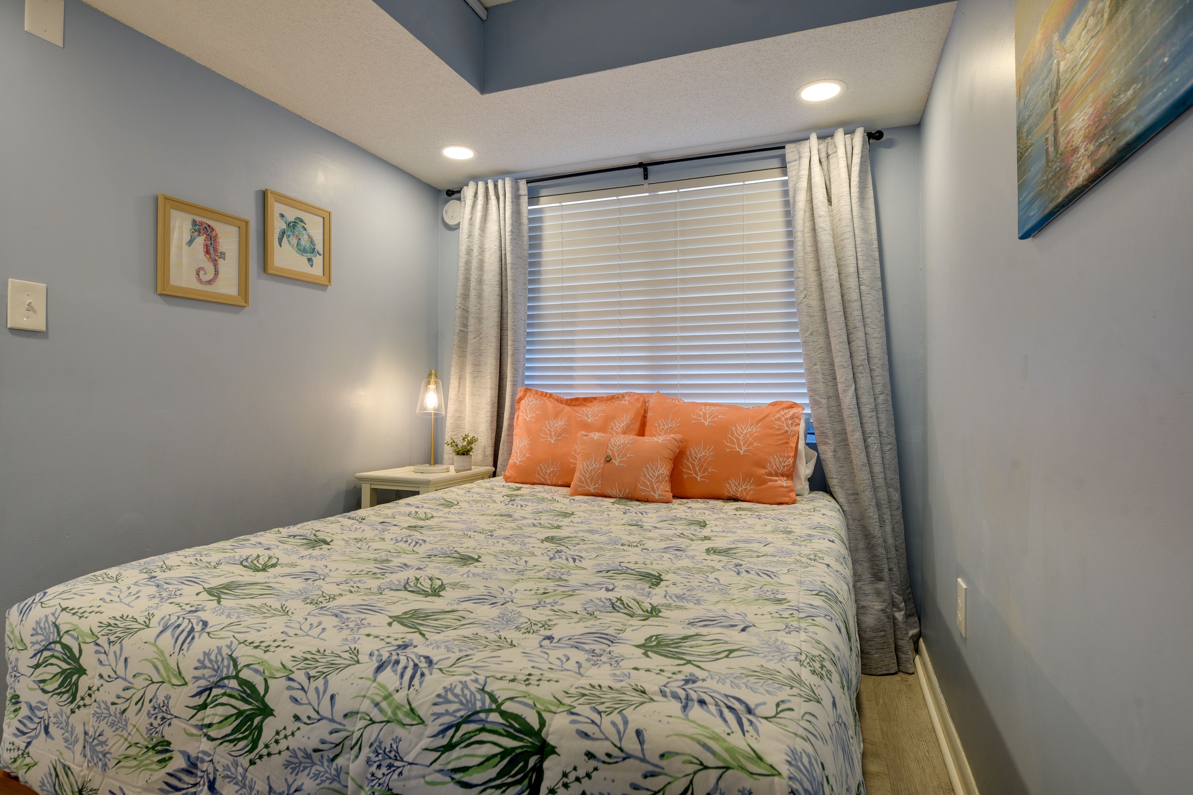 Bedroom 1 | Queen Bed