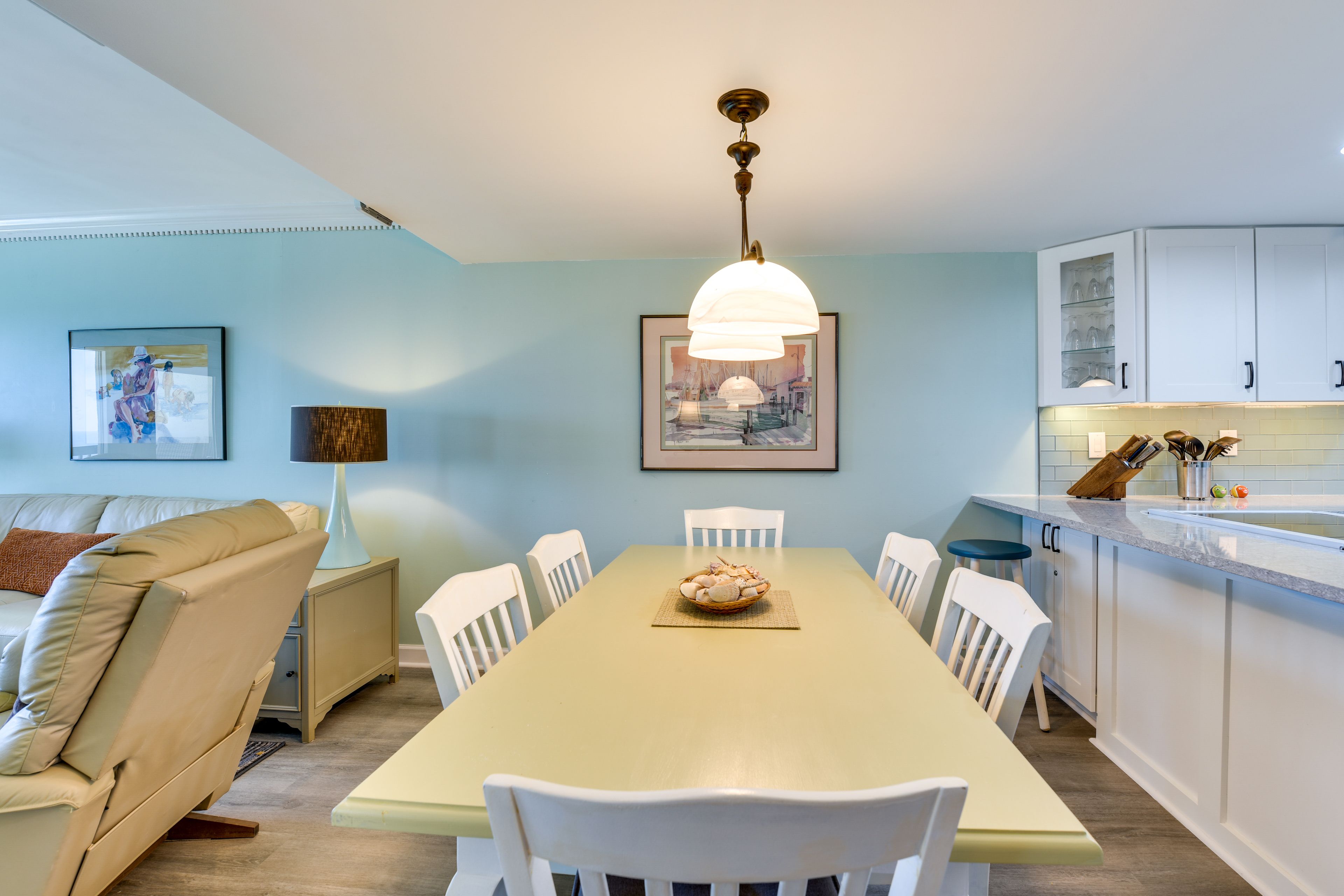 Dining Area | Dishes & Flatware Provided