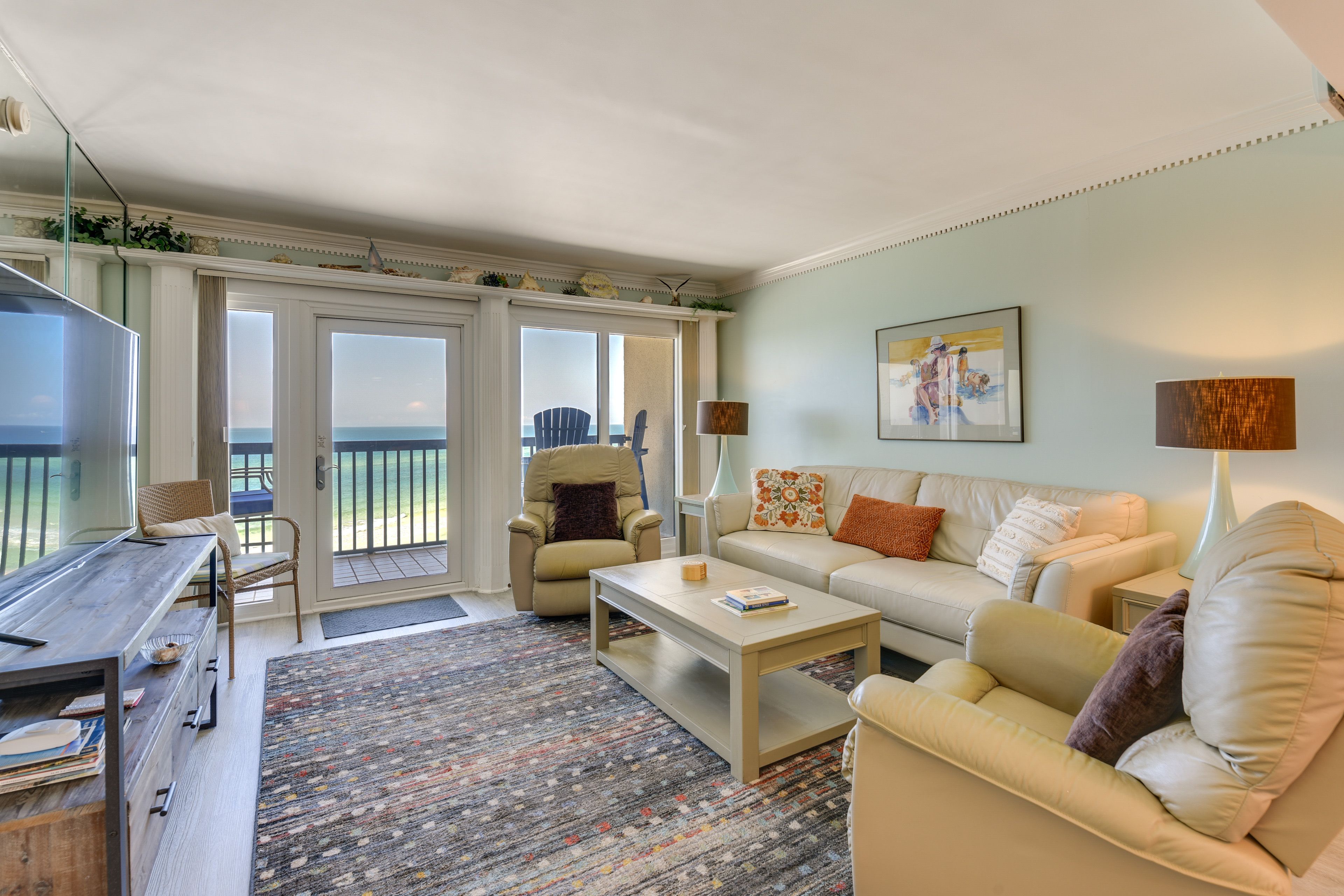 Living Room | Free WiFi | Smart TV