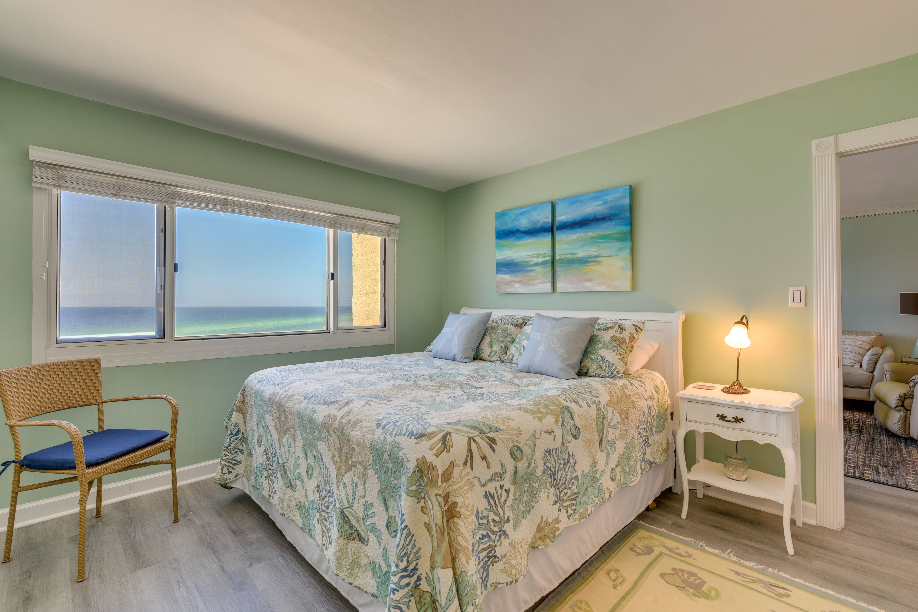 Bedroom 1 | King Bed