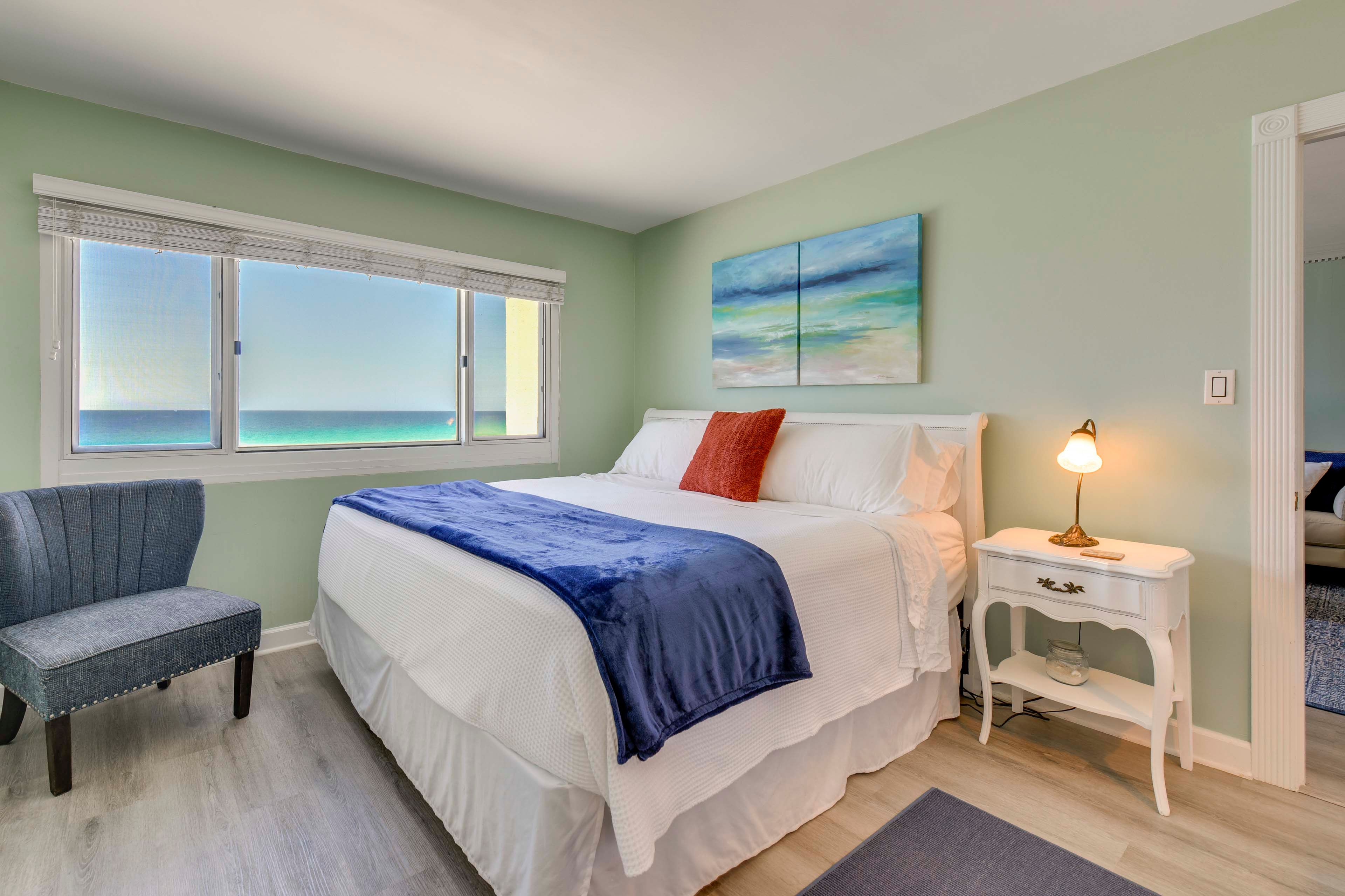 Bedroom 1 | King Bed