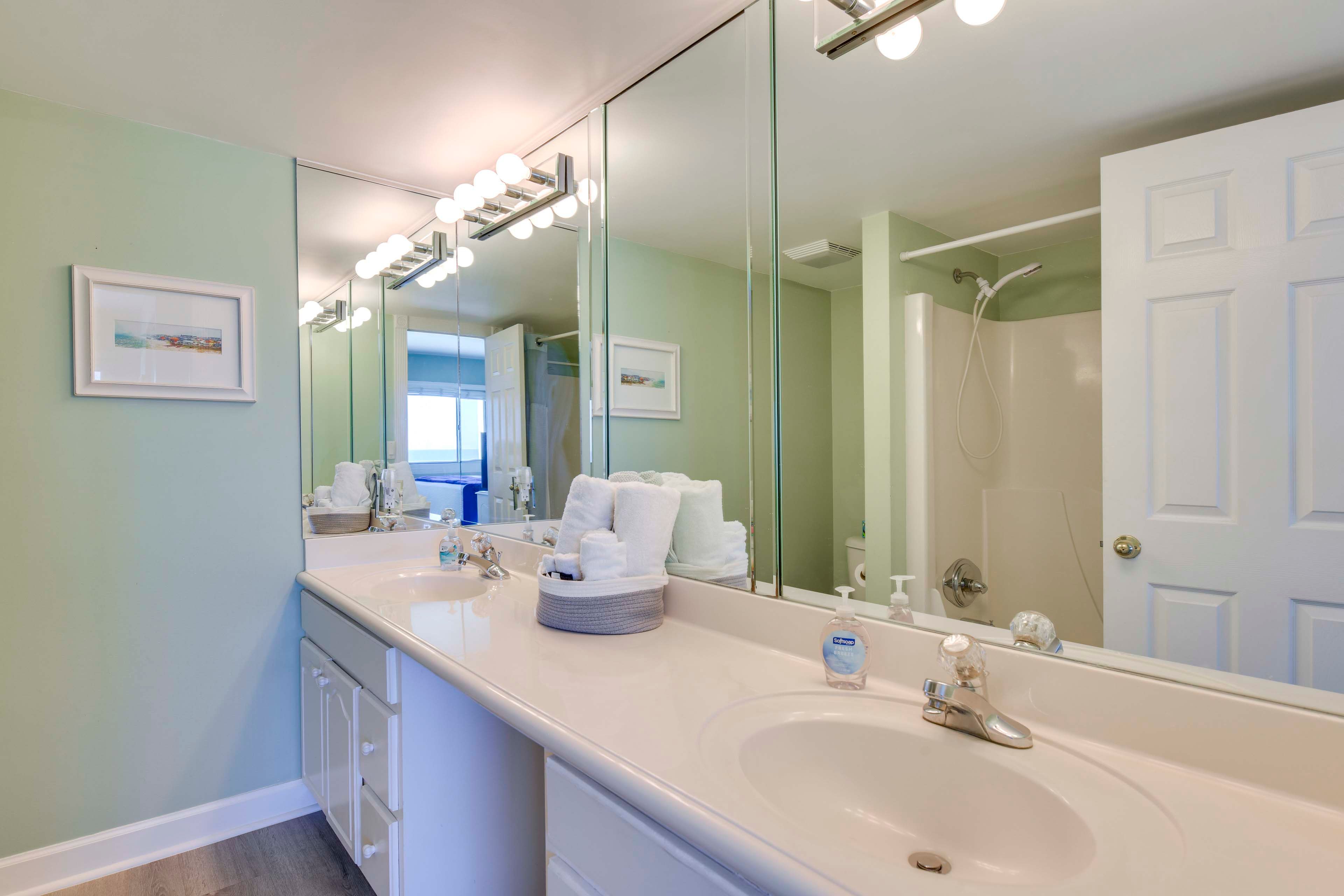 En-Suite Bathroom | Towels Provided
