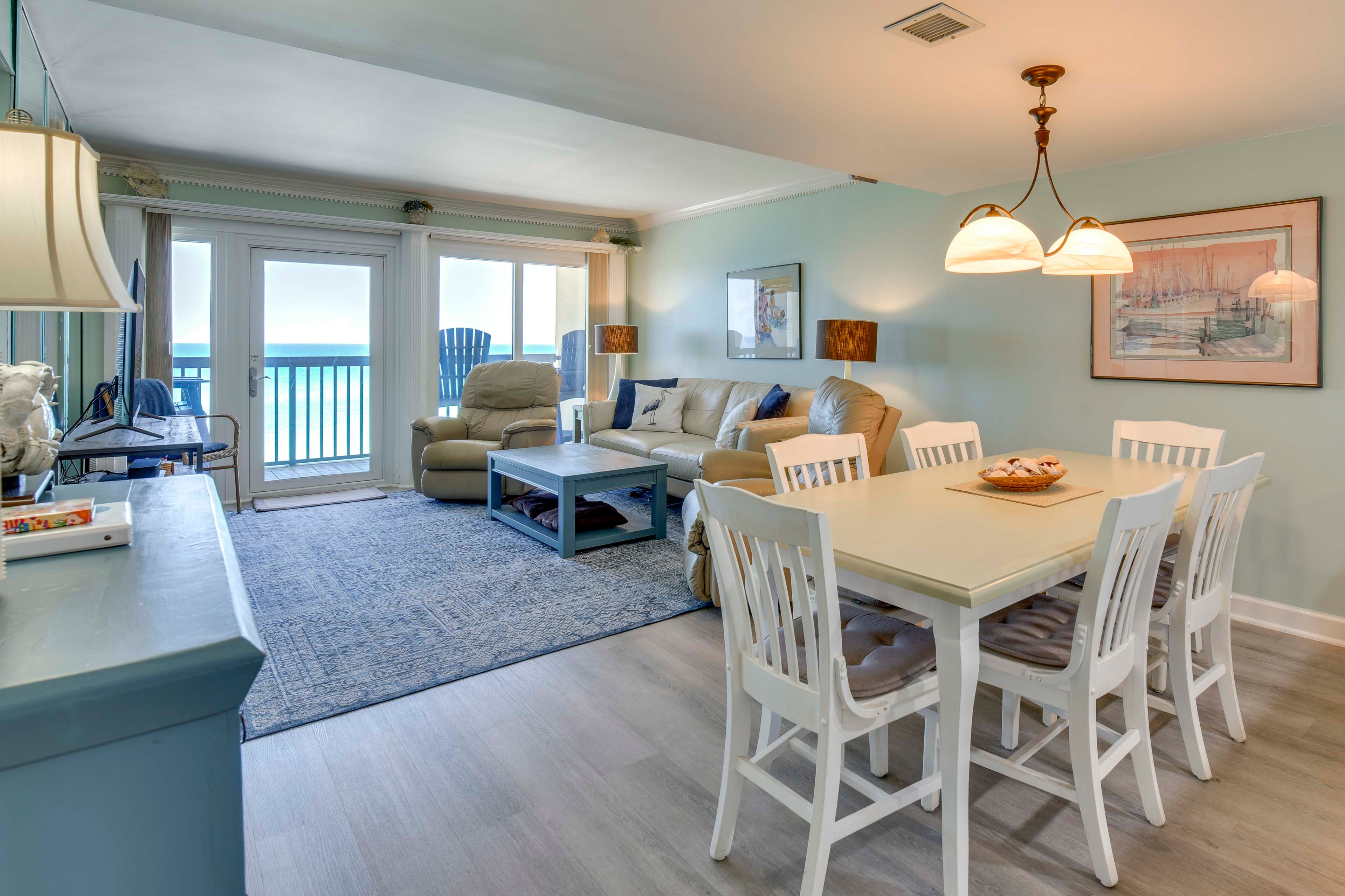 Dining Area | Dishes & Flatware Provided