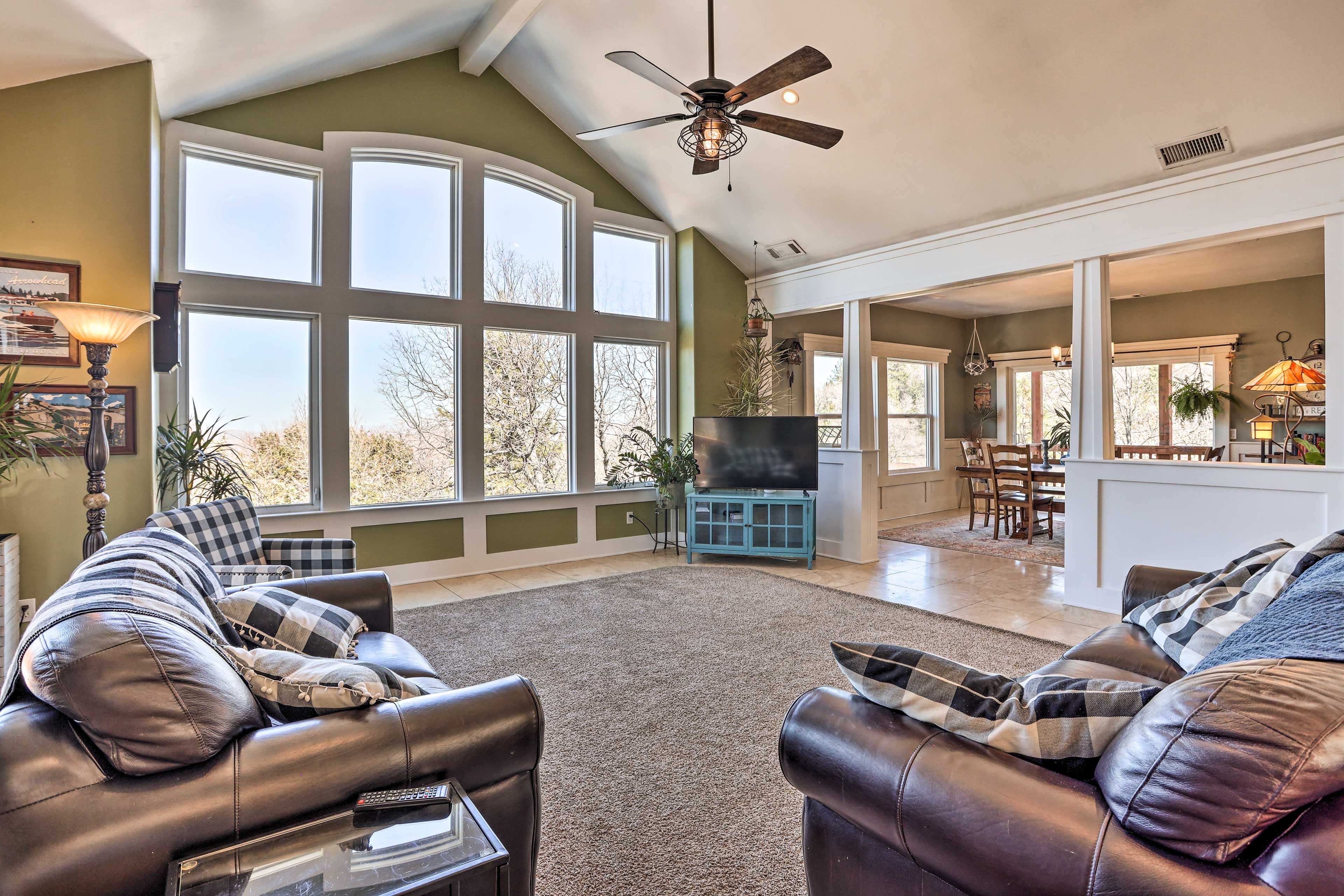 Lake Arrowhead Vacation Rental | 3BR | 2.5BA | 2,814 Sq Ft | Step-Free Access