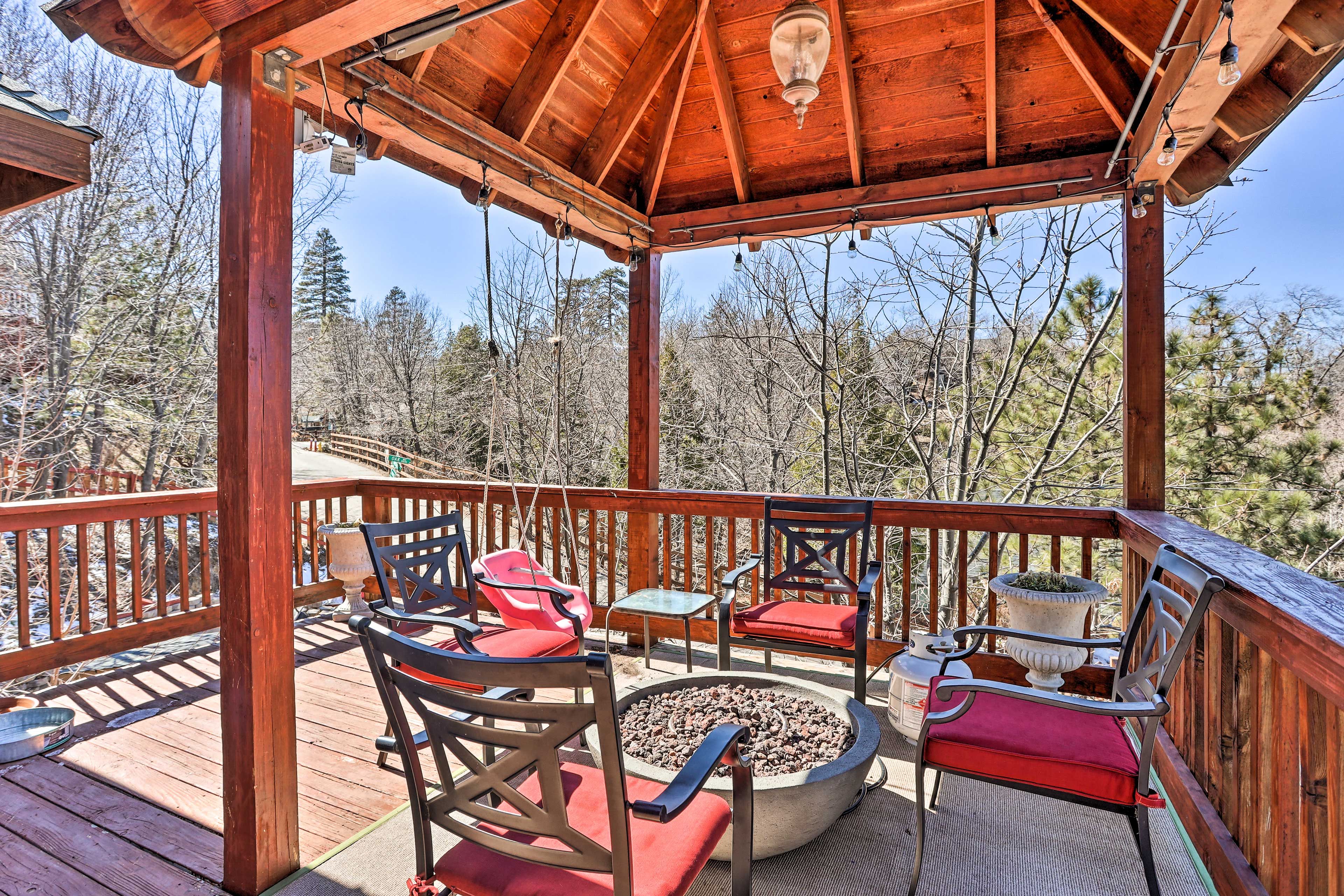 Deck w/ Fire Pit