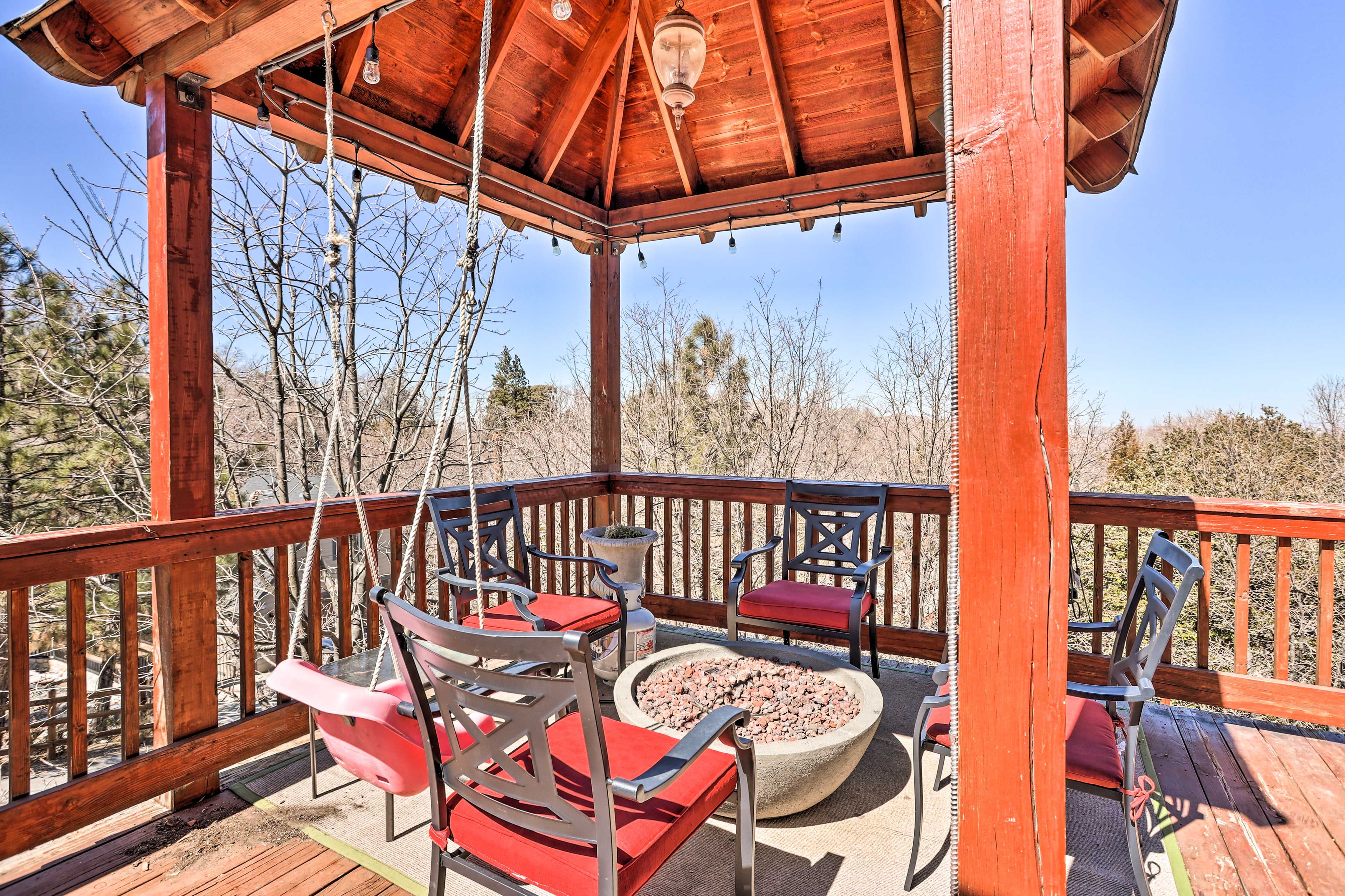 Deck w/ Fire Pit