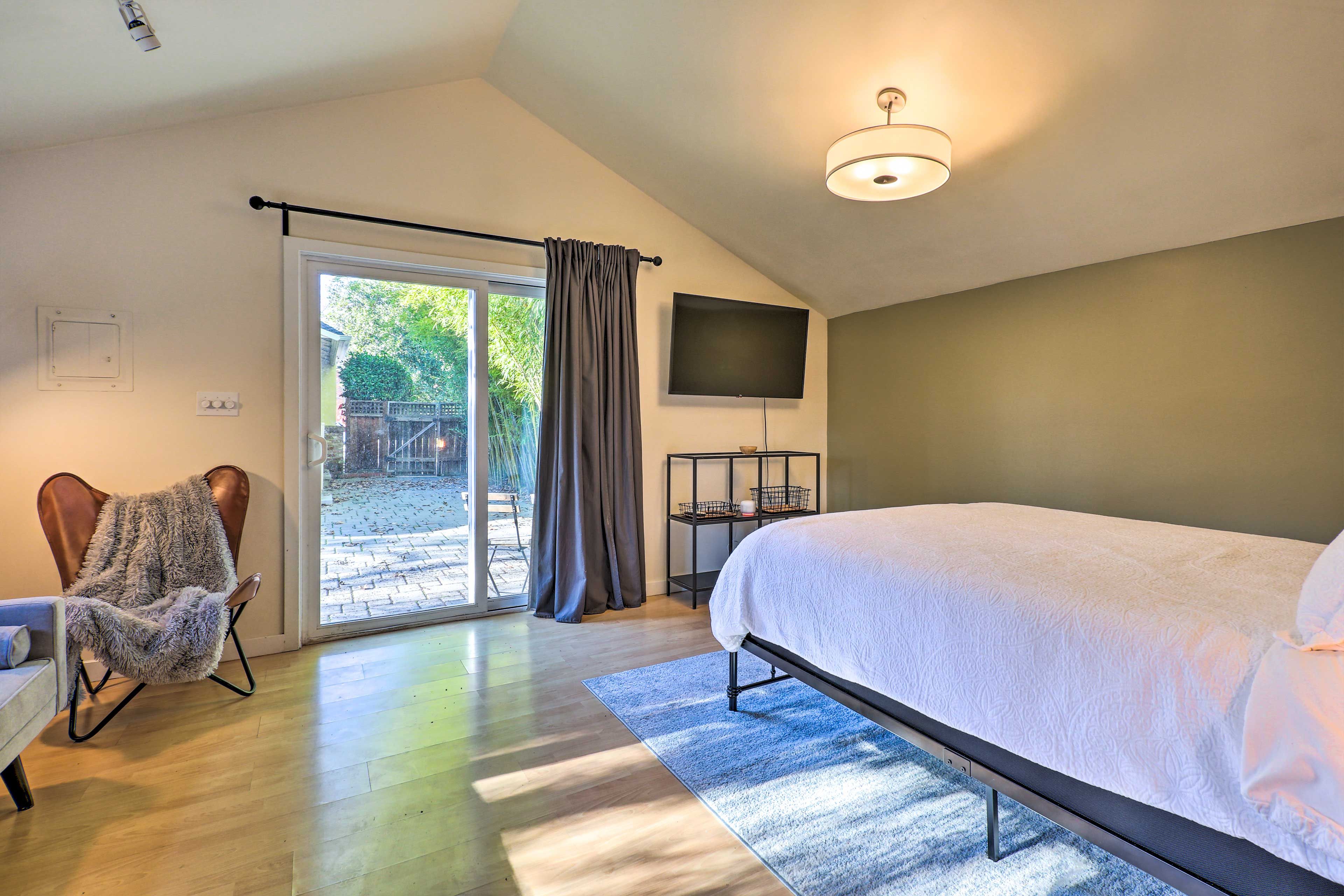 Studio | Smart TV | Patio Access