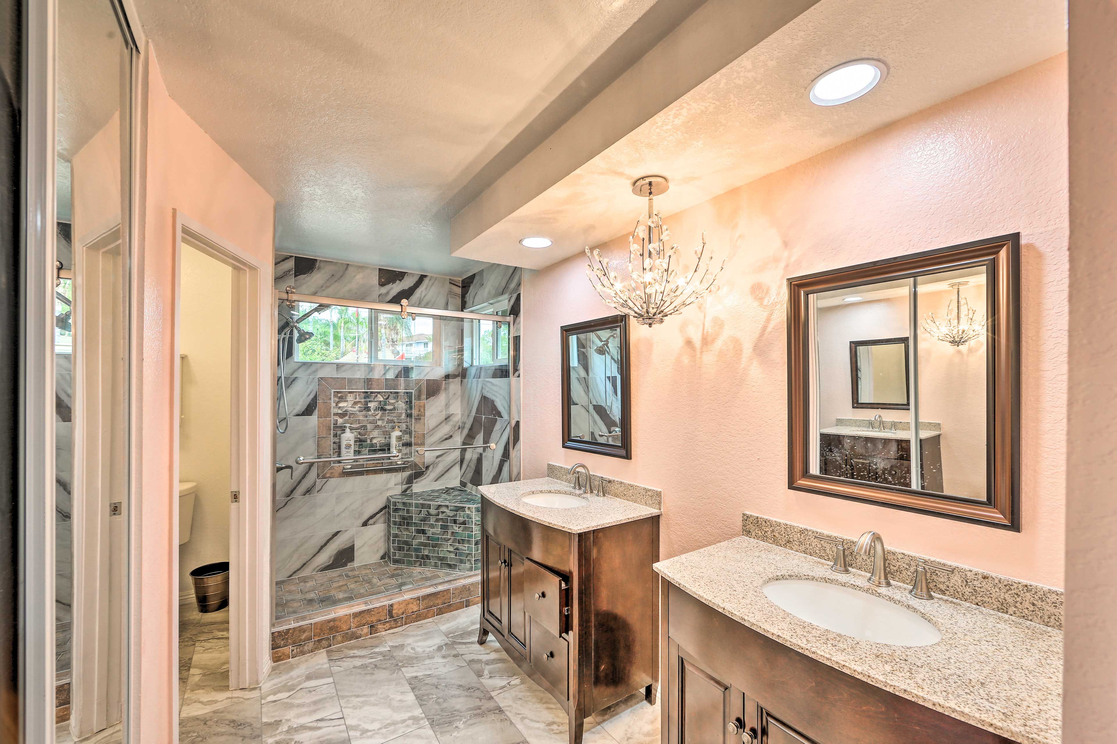 En-Suite Bathroom | Complimentary Toiletries