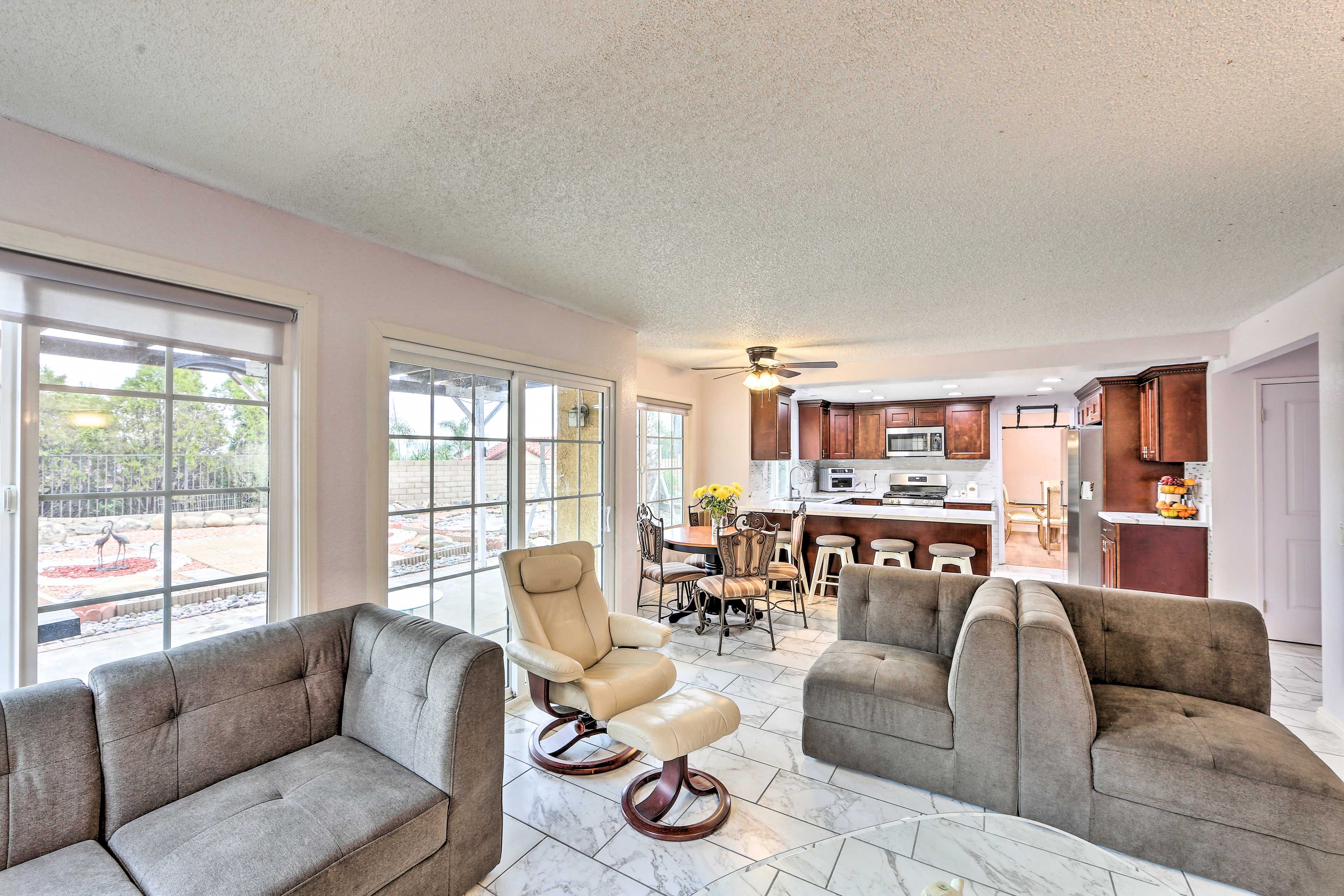 Living Room | Gas Fireplace