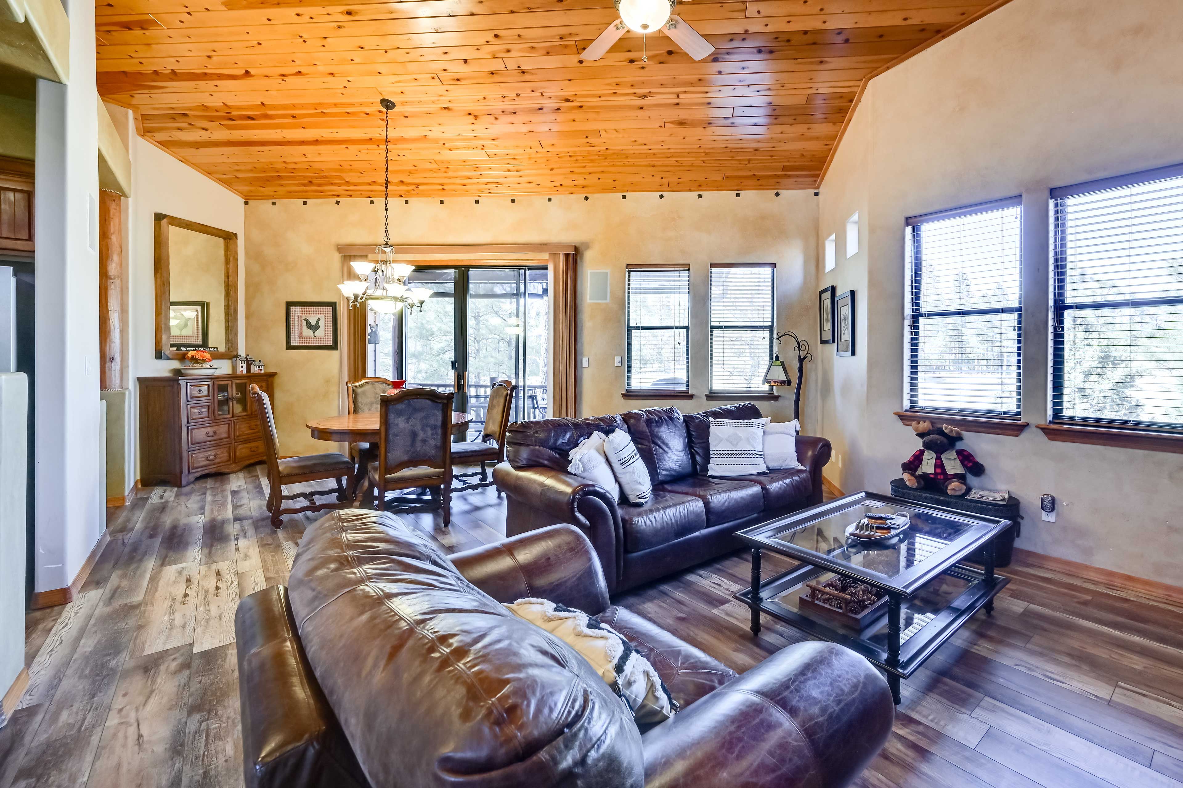 Living Room | Gas Fireplace | Smart TV