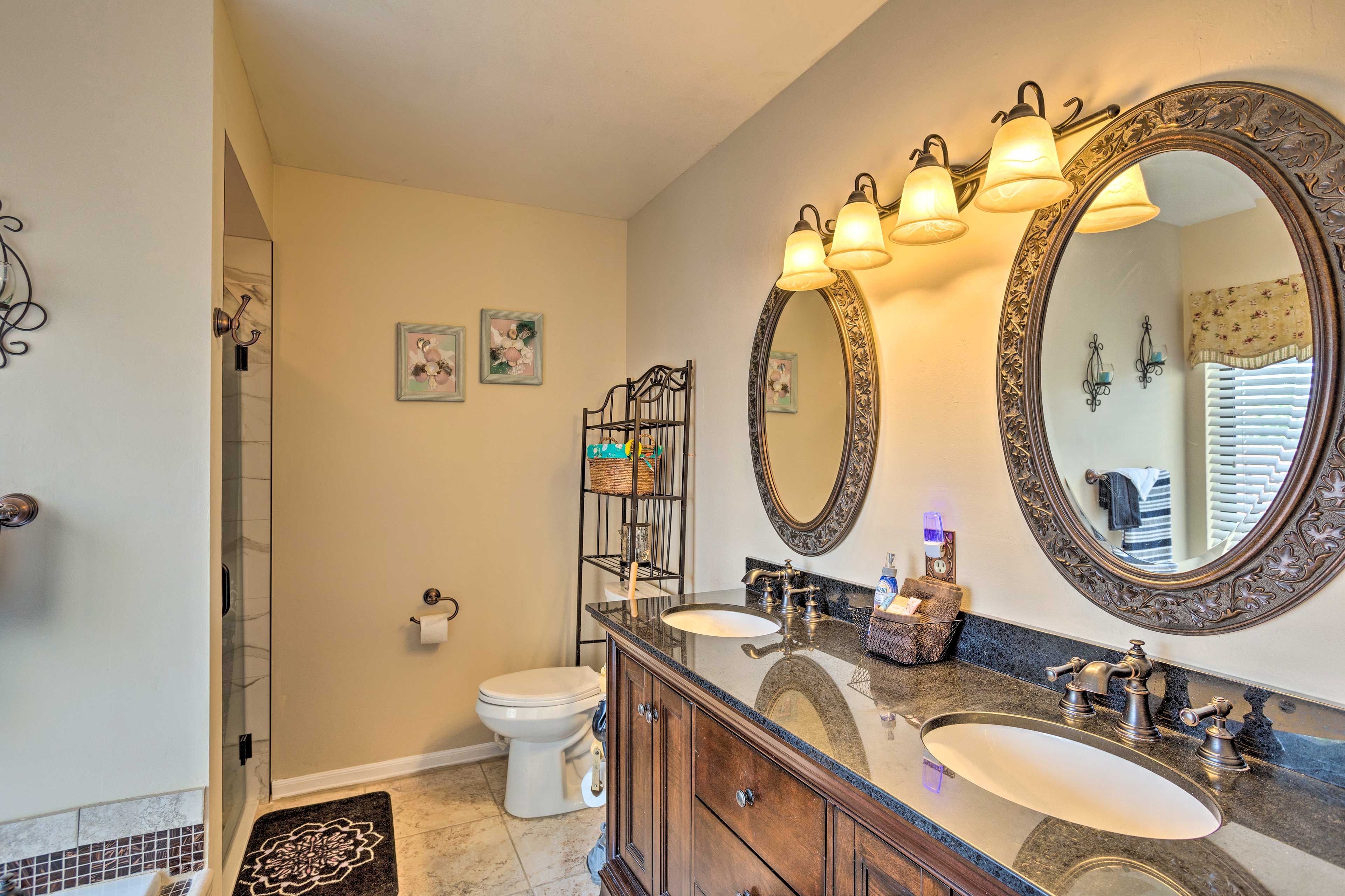 En-Suite Bathroom | Complimentary Toiletries