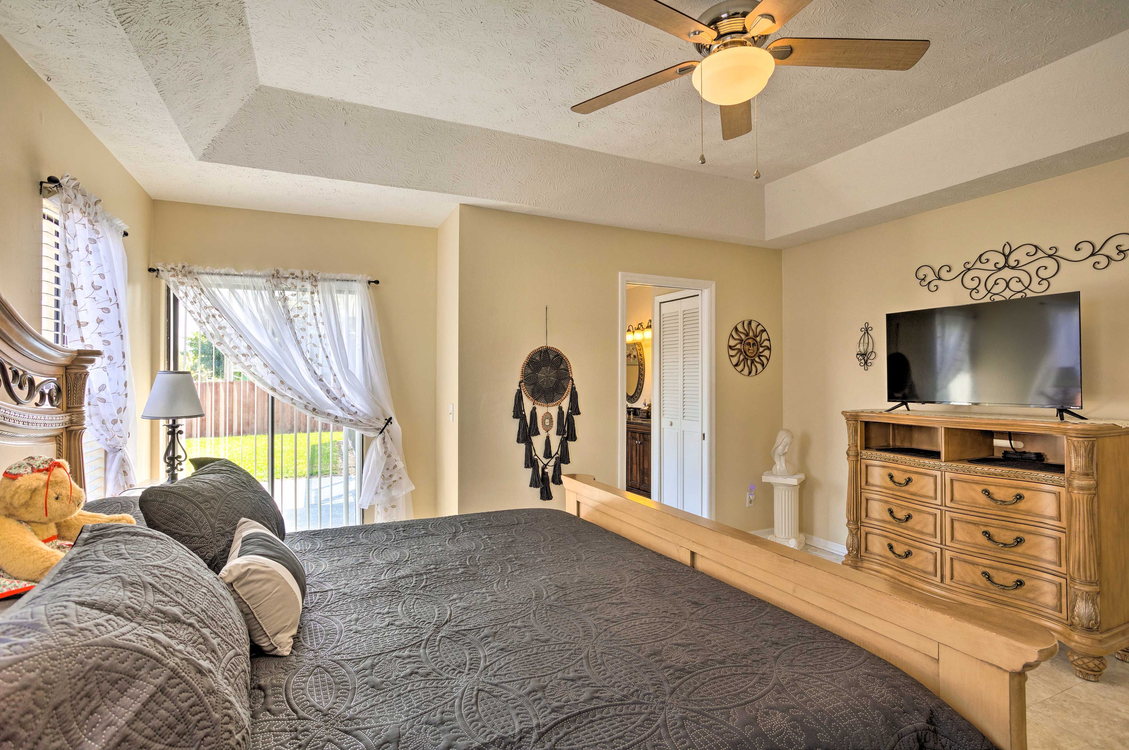 Bedroom 1 | Smart TV