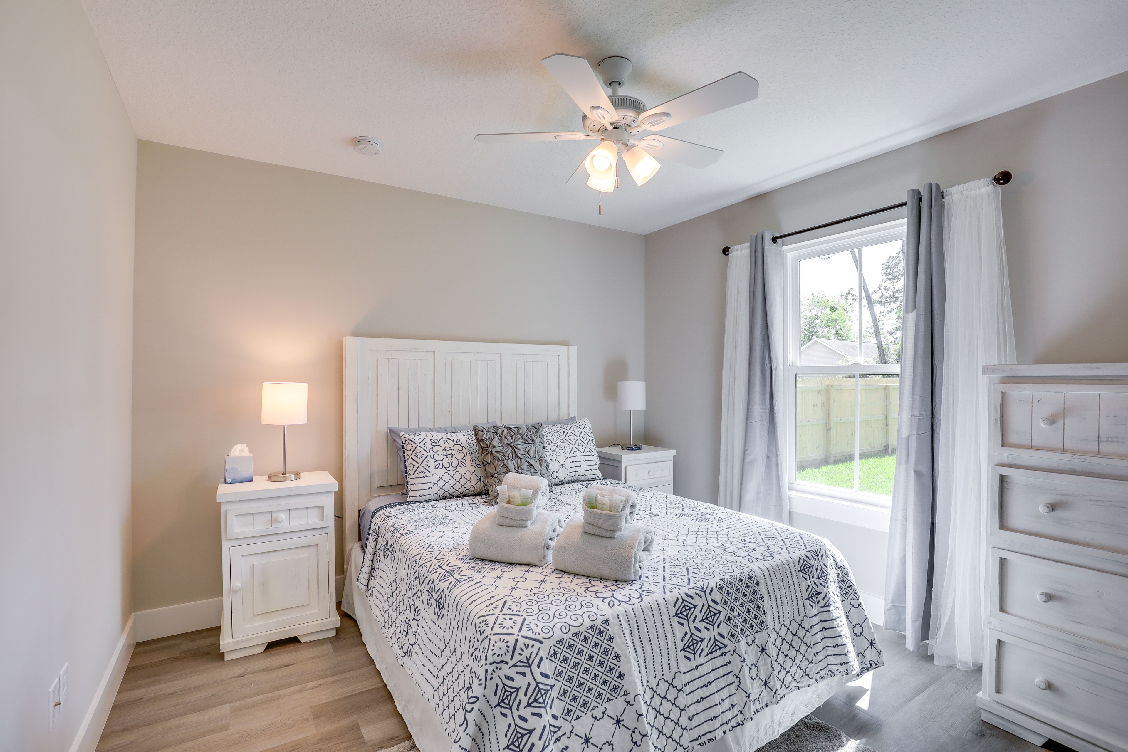 Bedroom 2 | Queen Bed