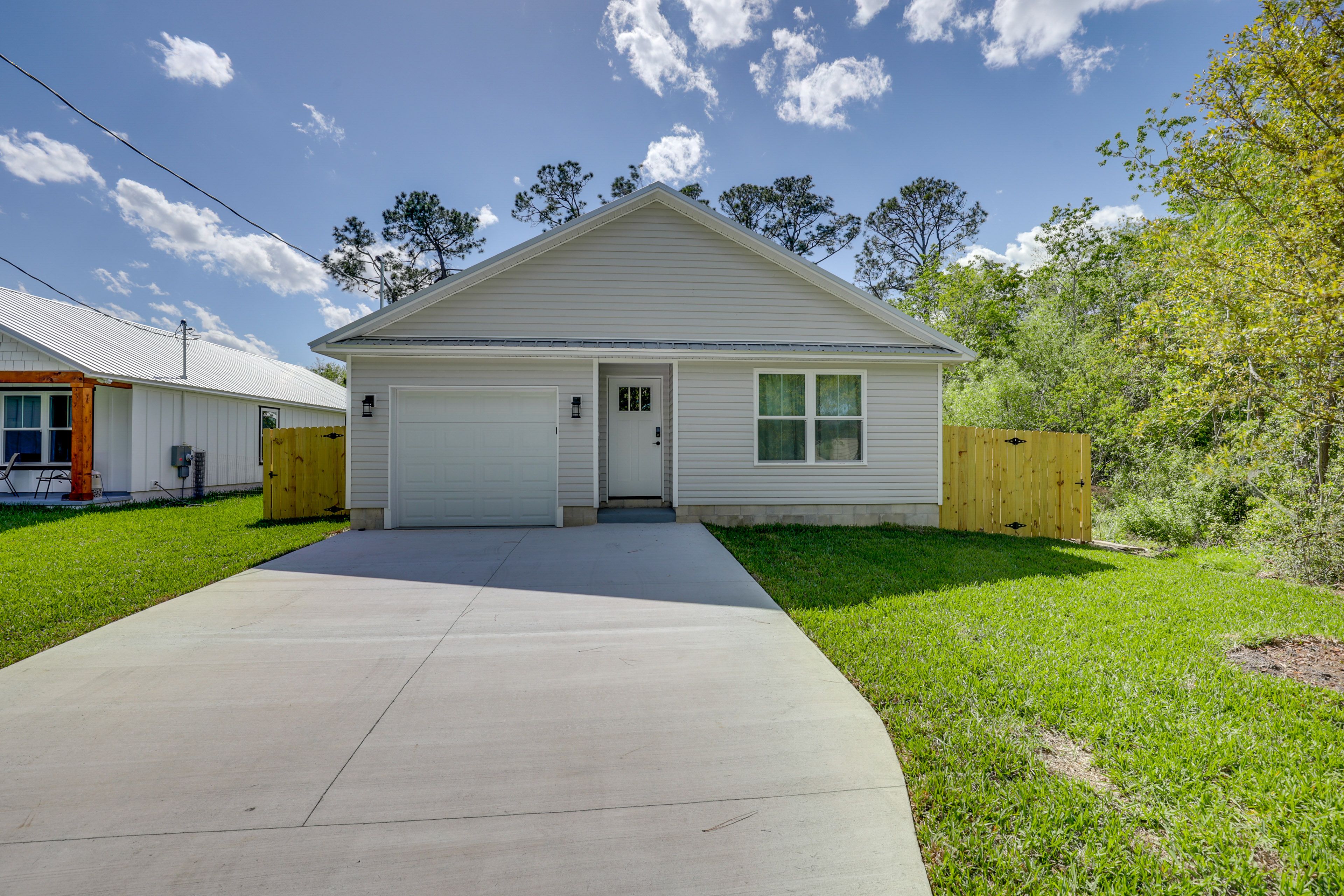 Parking | Driveway (2 Vehicles) | Garage (1 Vehicle) | Free Street Parking