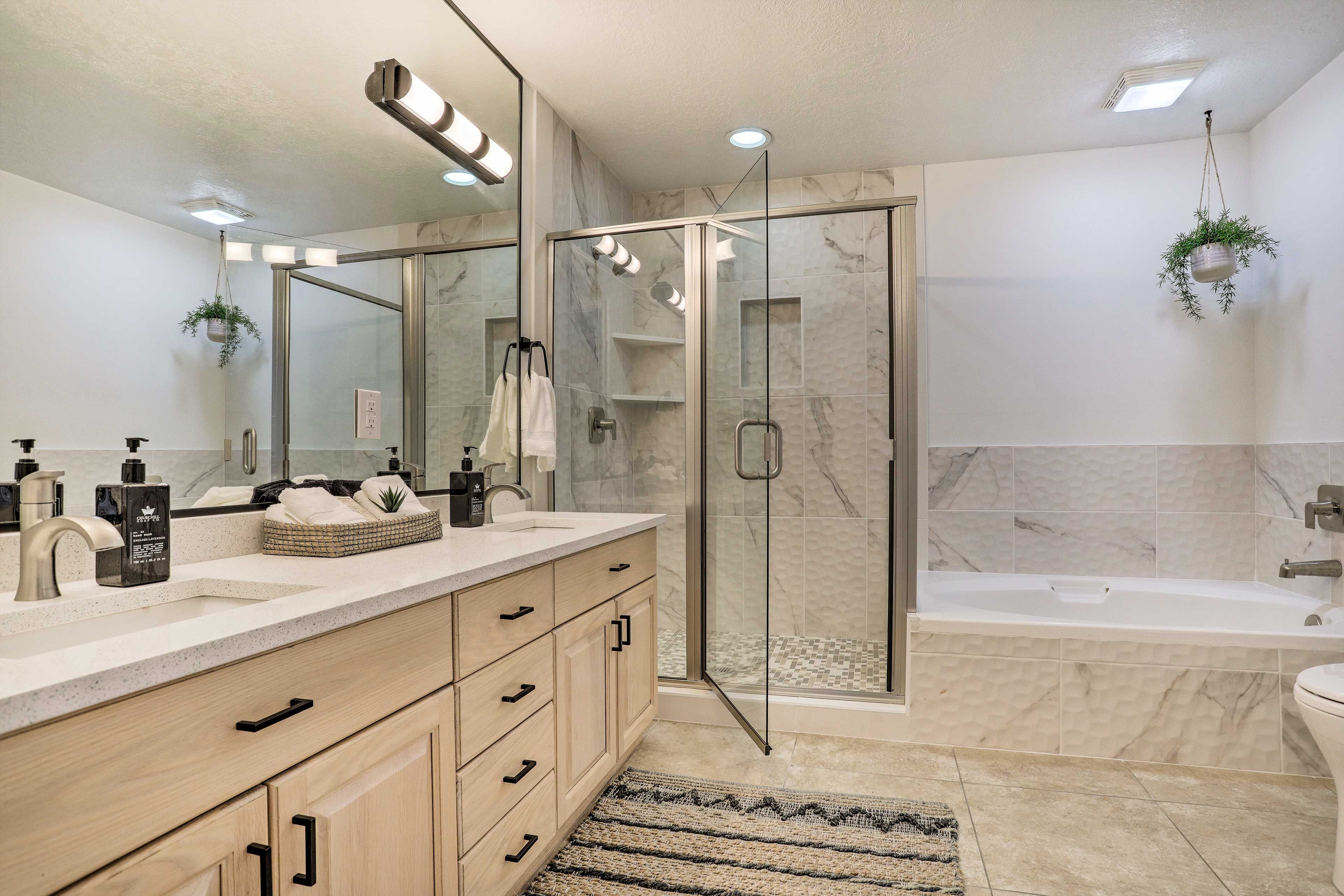 Full Bathroom | Towels Provided