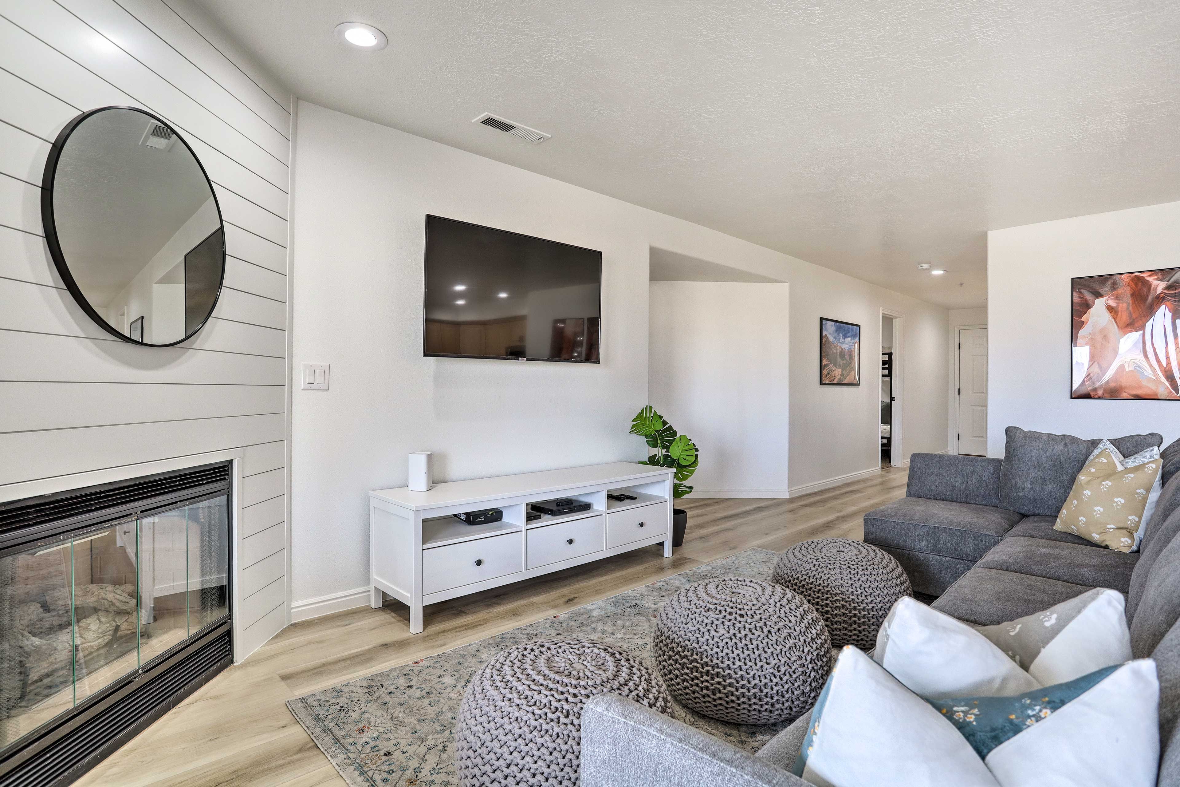 Living Area | Smart TV w/ Cable