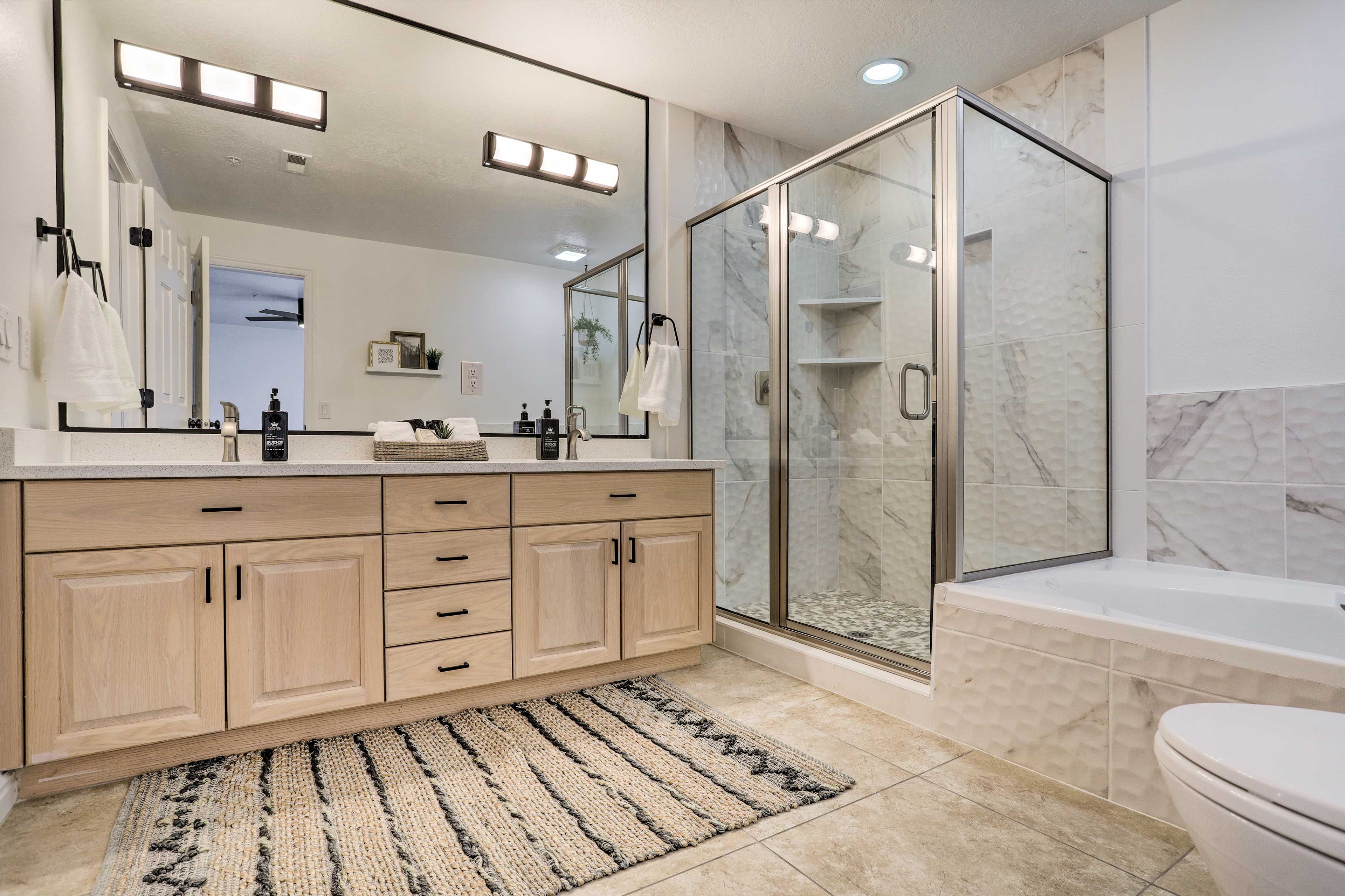 Full Bathroom | Soaking Tub | Walk-In Shower