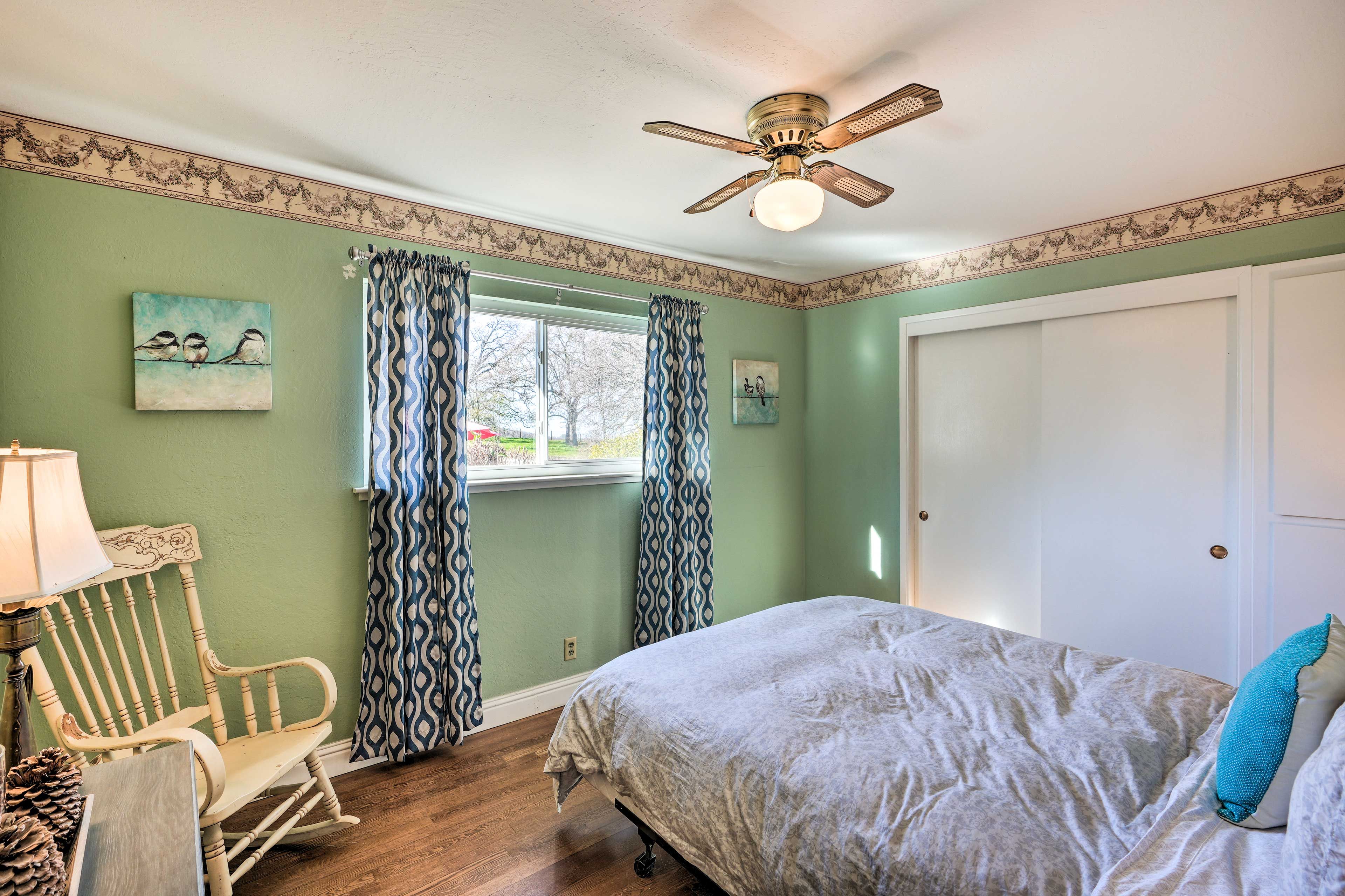Bedroom 2 | Queen Bed