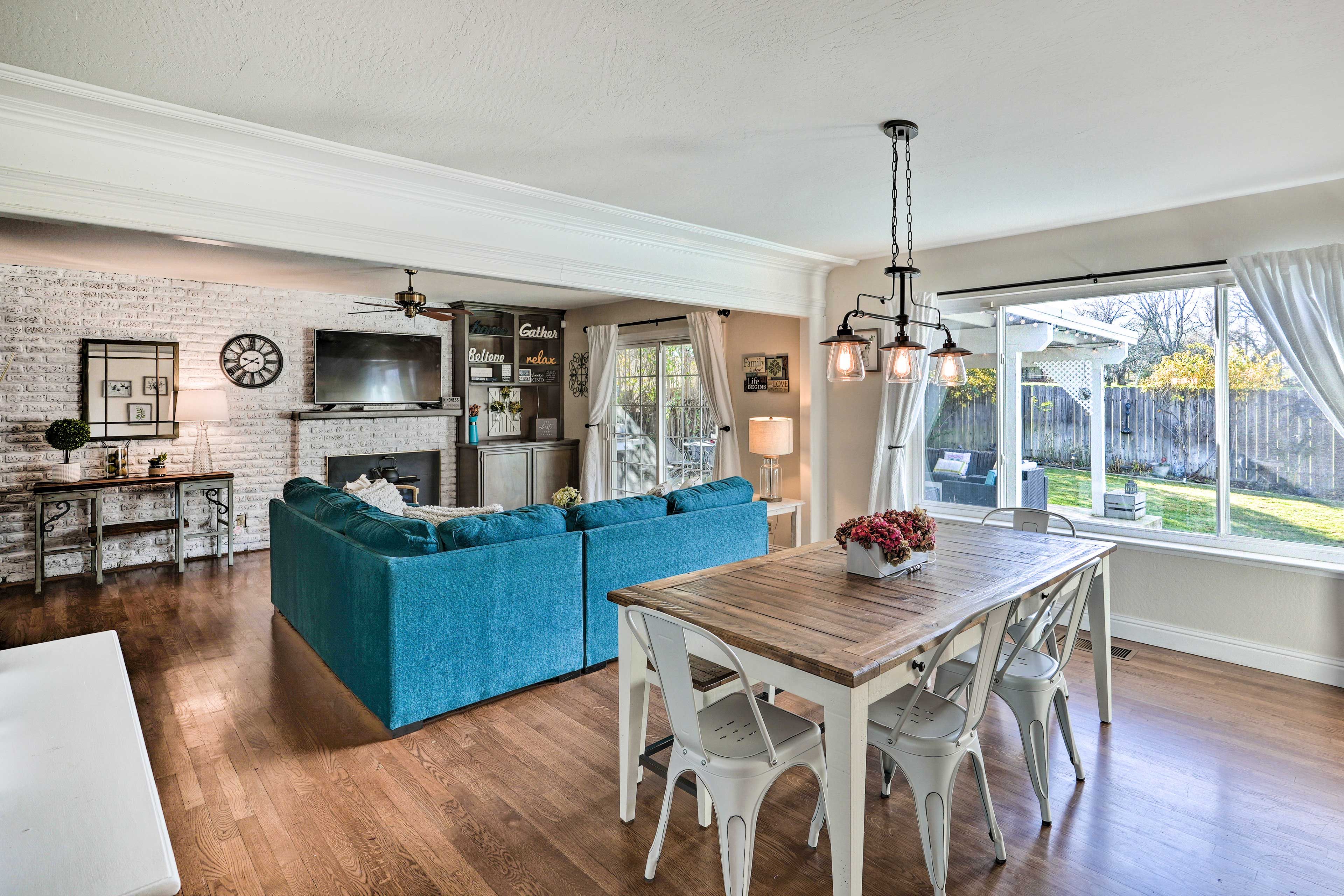 Living Room & Dining Area