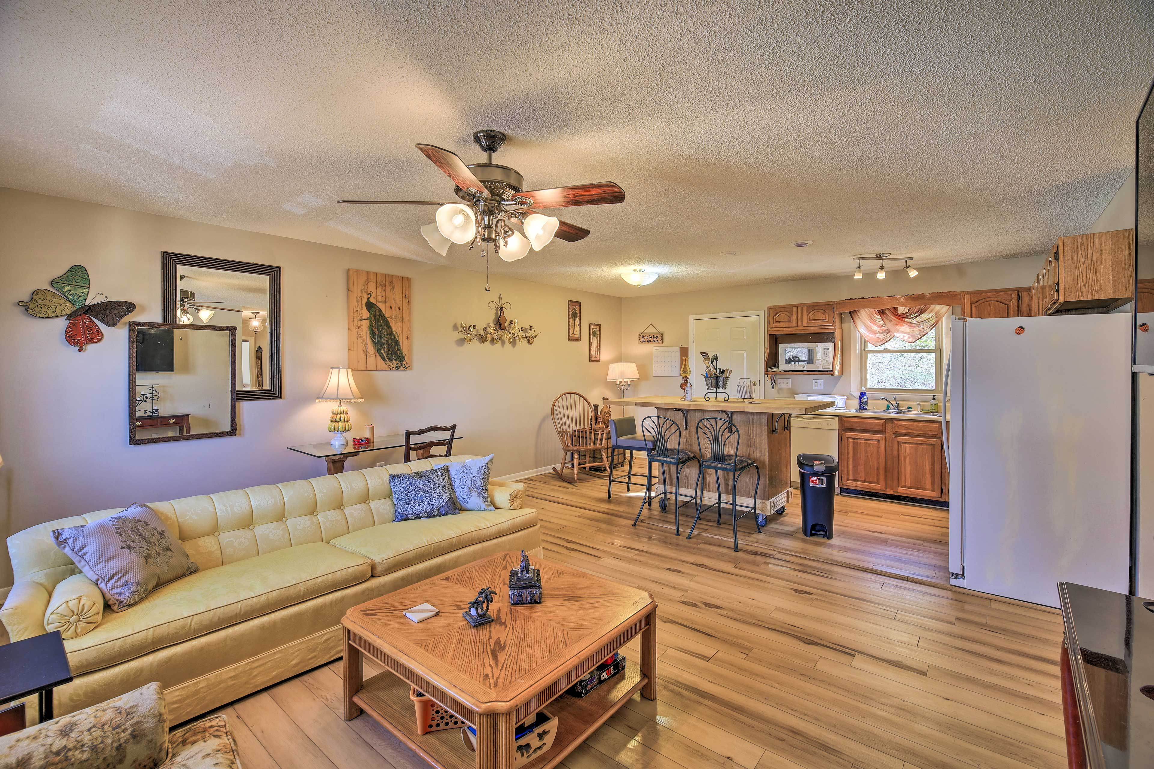 Living Room | Free WiFi | Smart TV