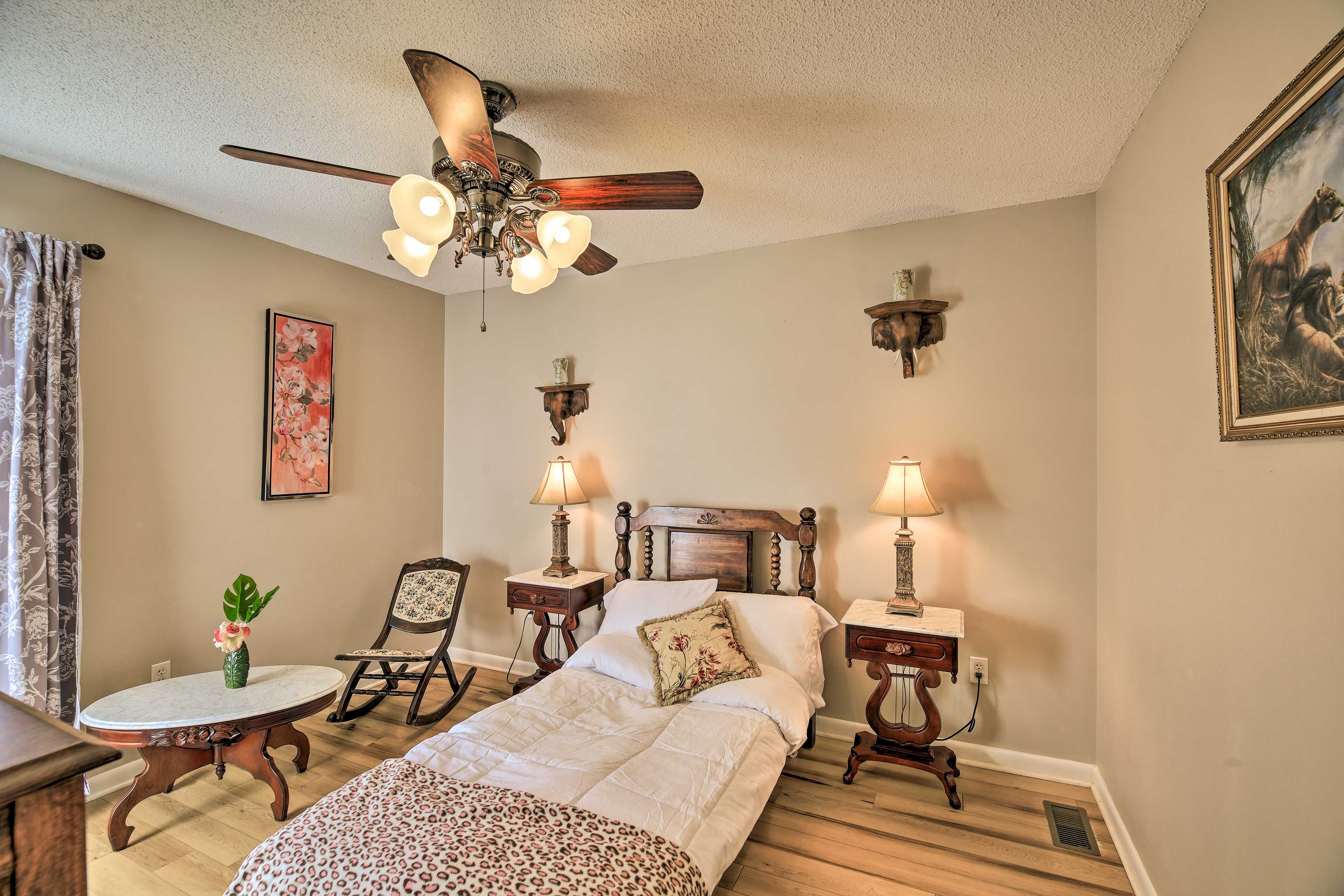 Bedroom 2 | Queen Bed (New Photos Coming Soon)