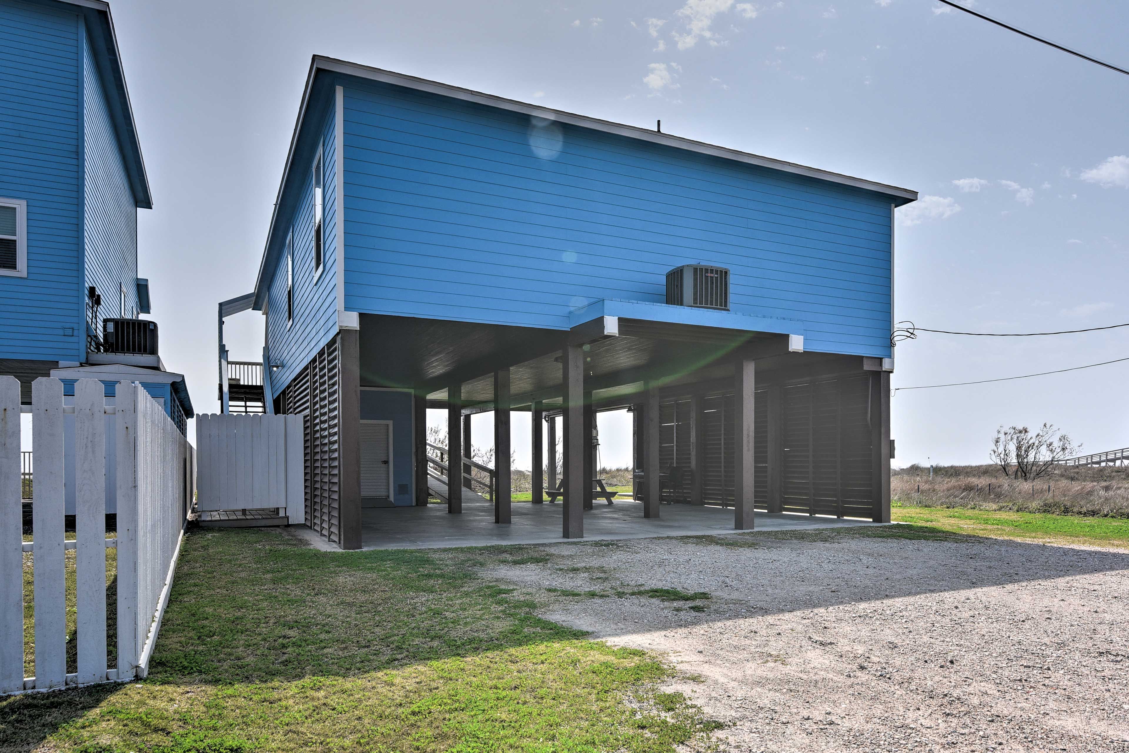 Parking | Driveway (8 Vehicles)
