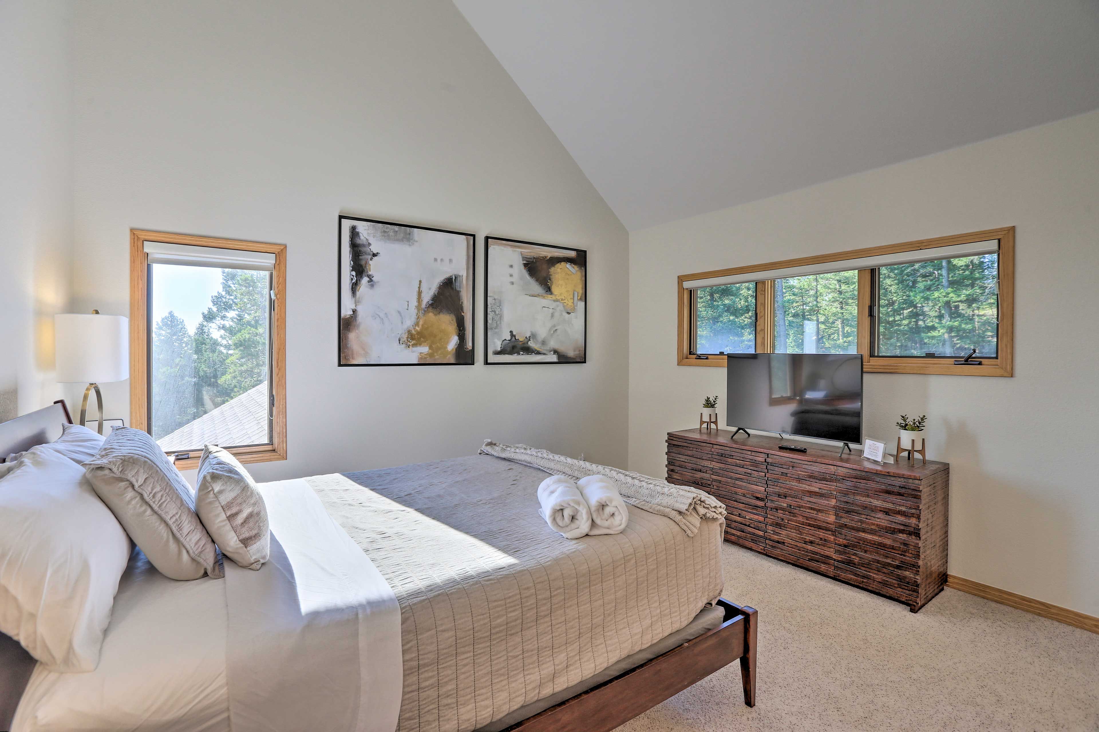 Bedroom 2 | Queen Bed | 2nd Floor | Smart TV | Linens Provided