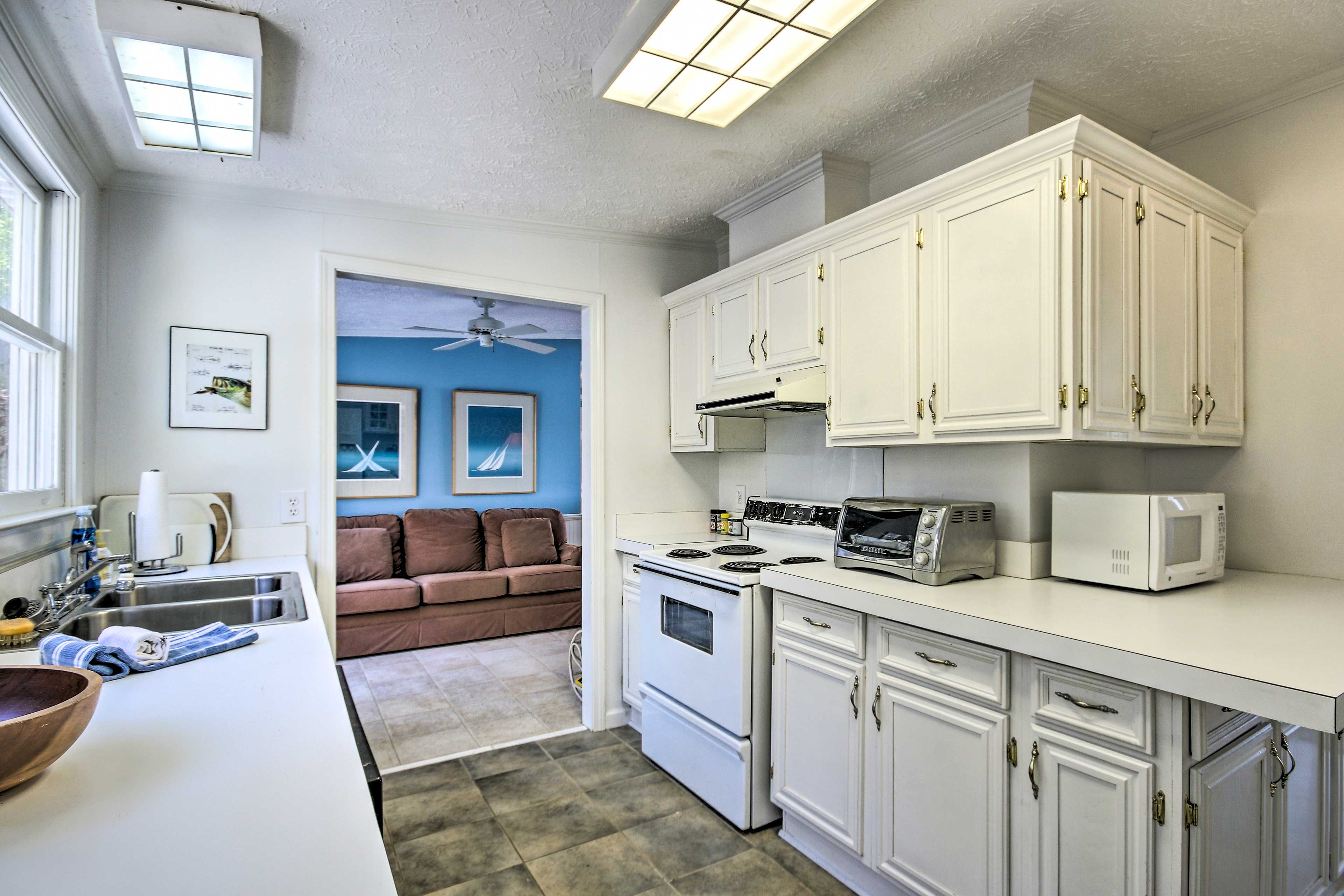 Fully Equipped Kitchen | Main Level | Dishwasher