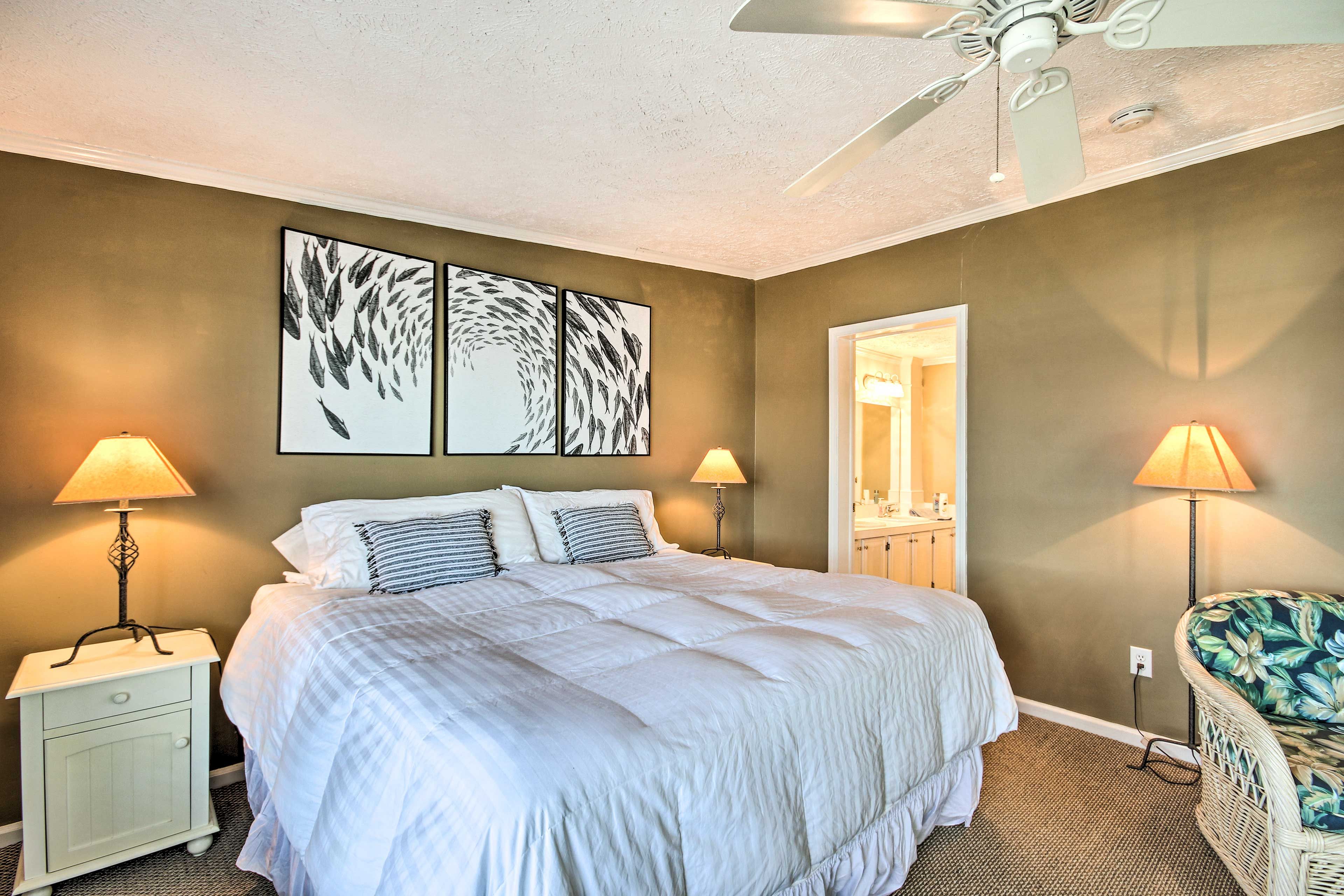 Bedroom 1 | Main Level | King Bed