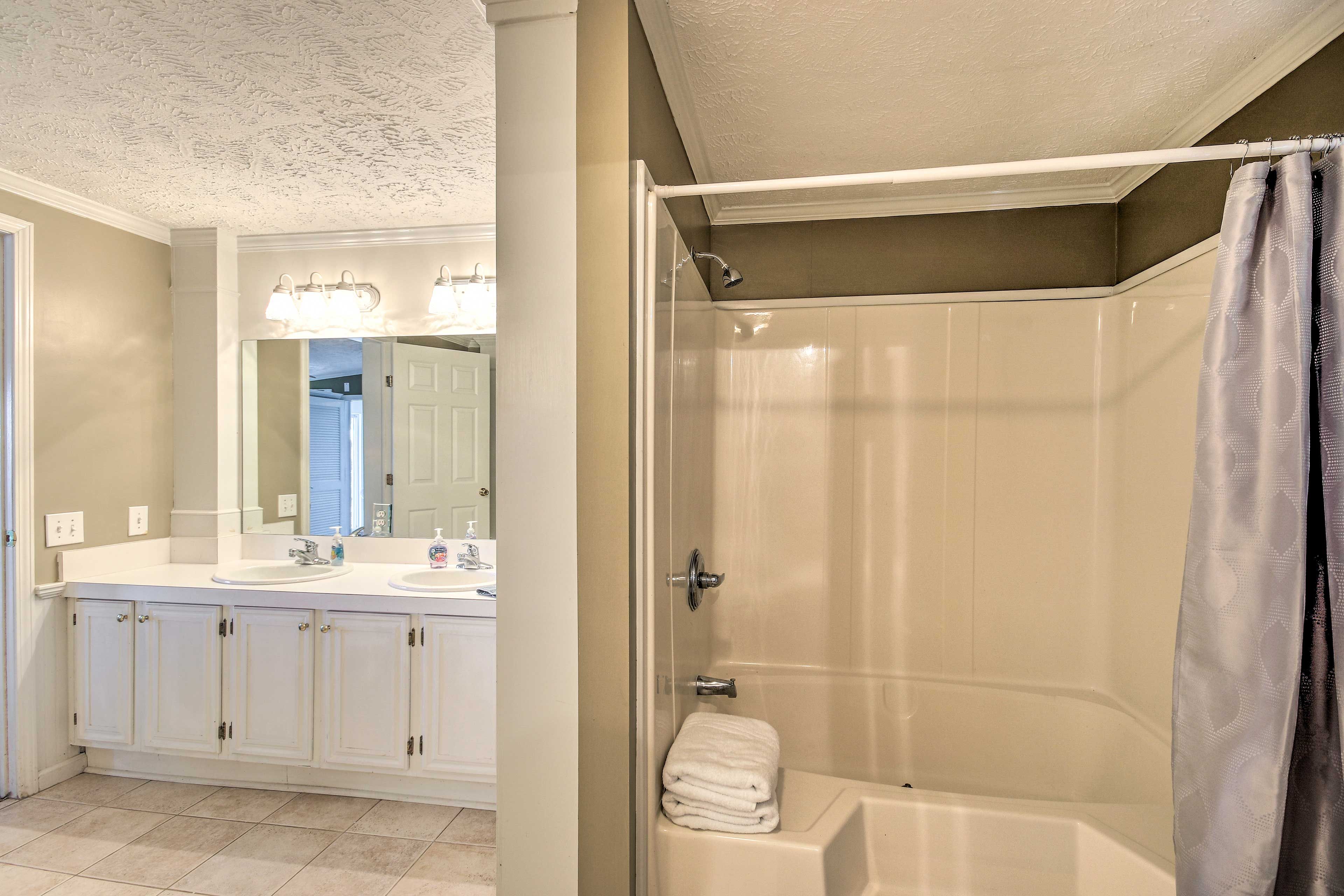 En-Suite Bathroom | Towels Provided