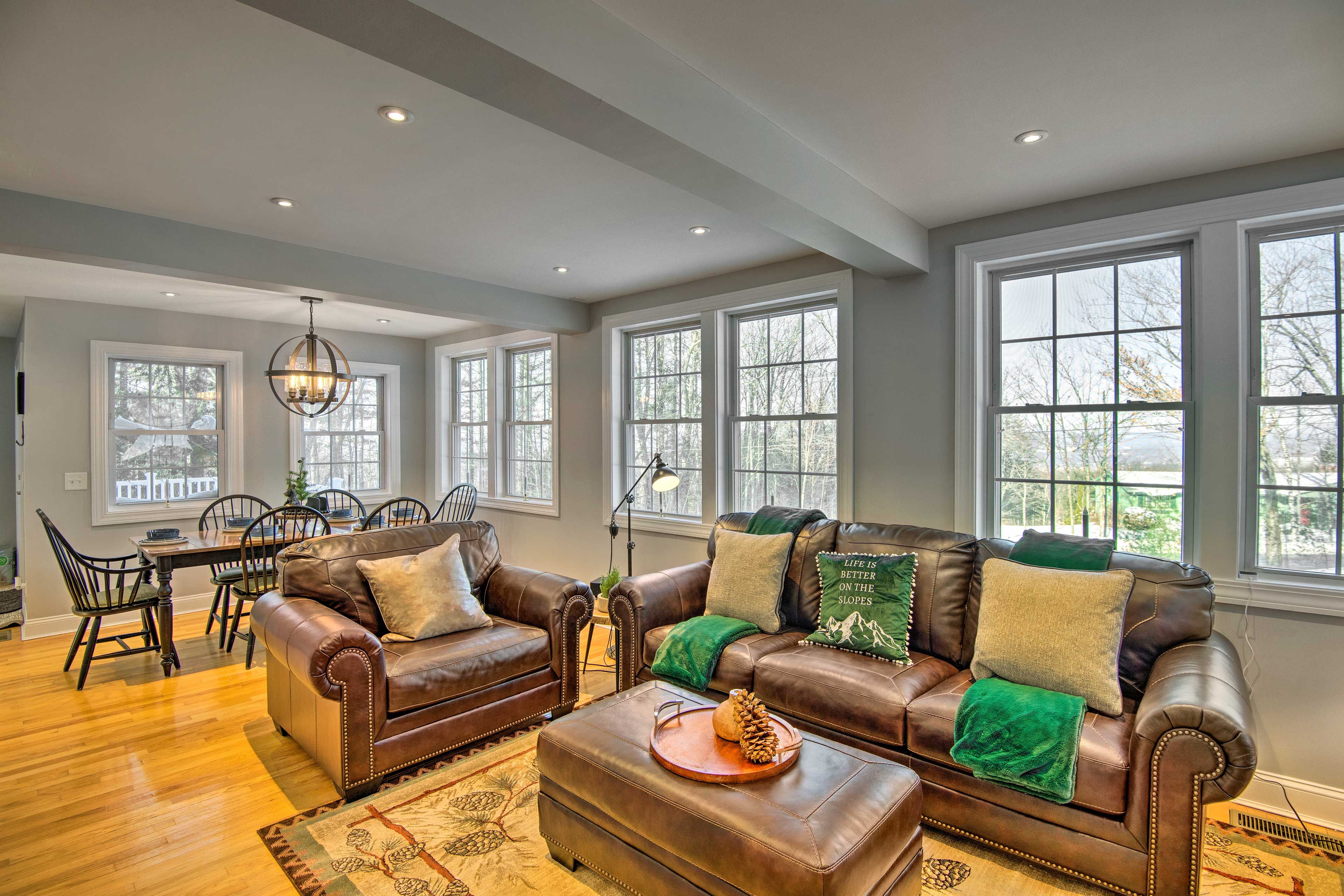 Living Room | 1st Floor | Free WiFi