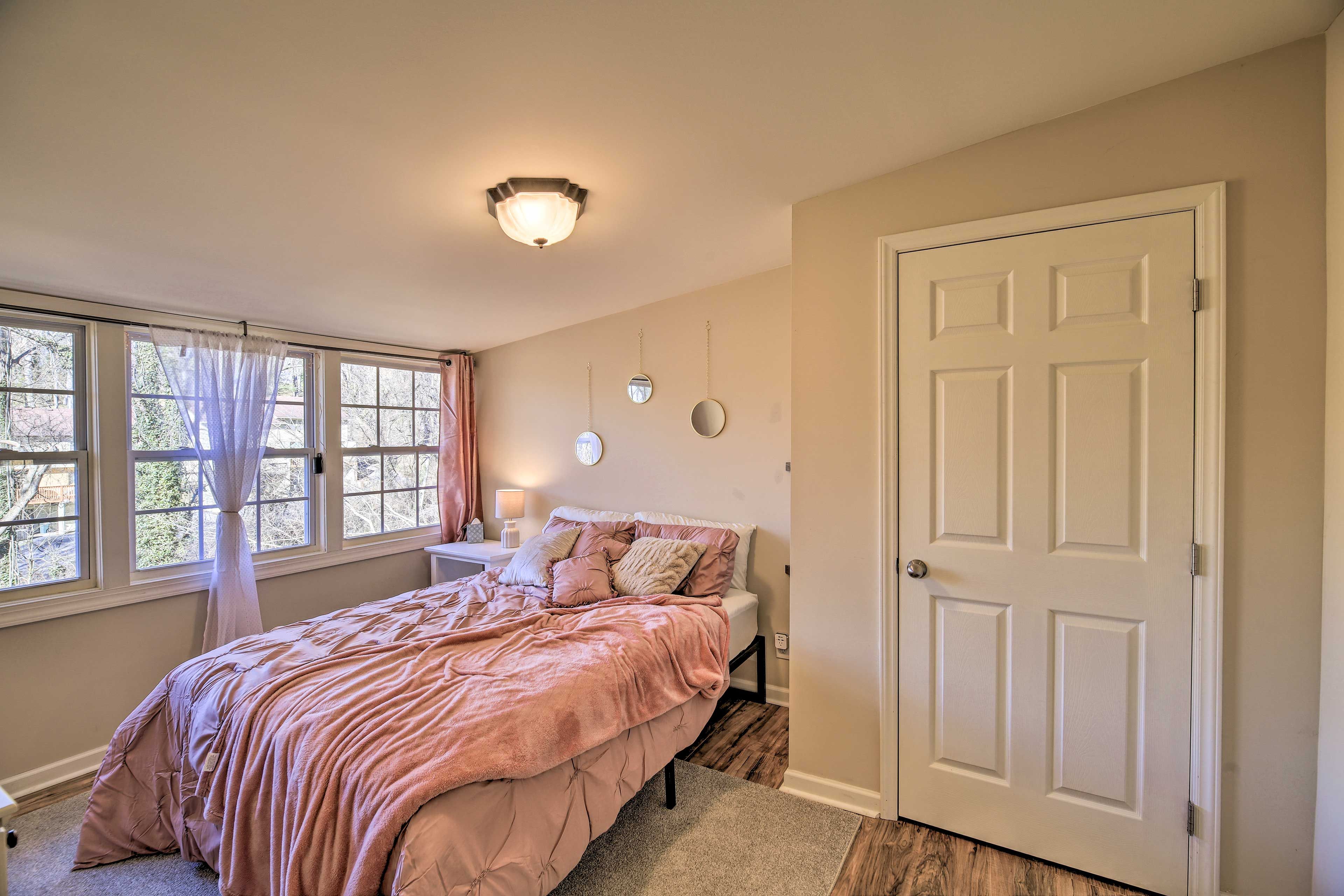 Bedroom 2 | Queen Bed
