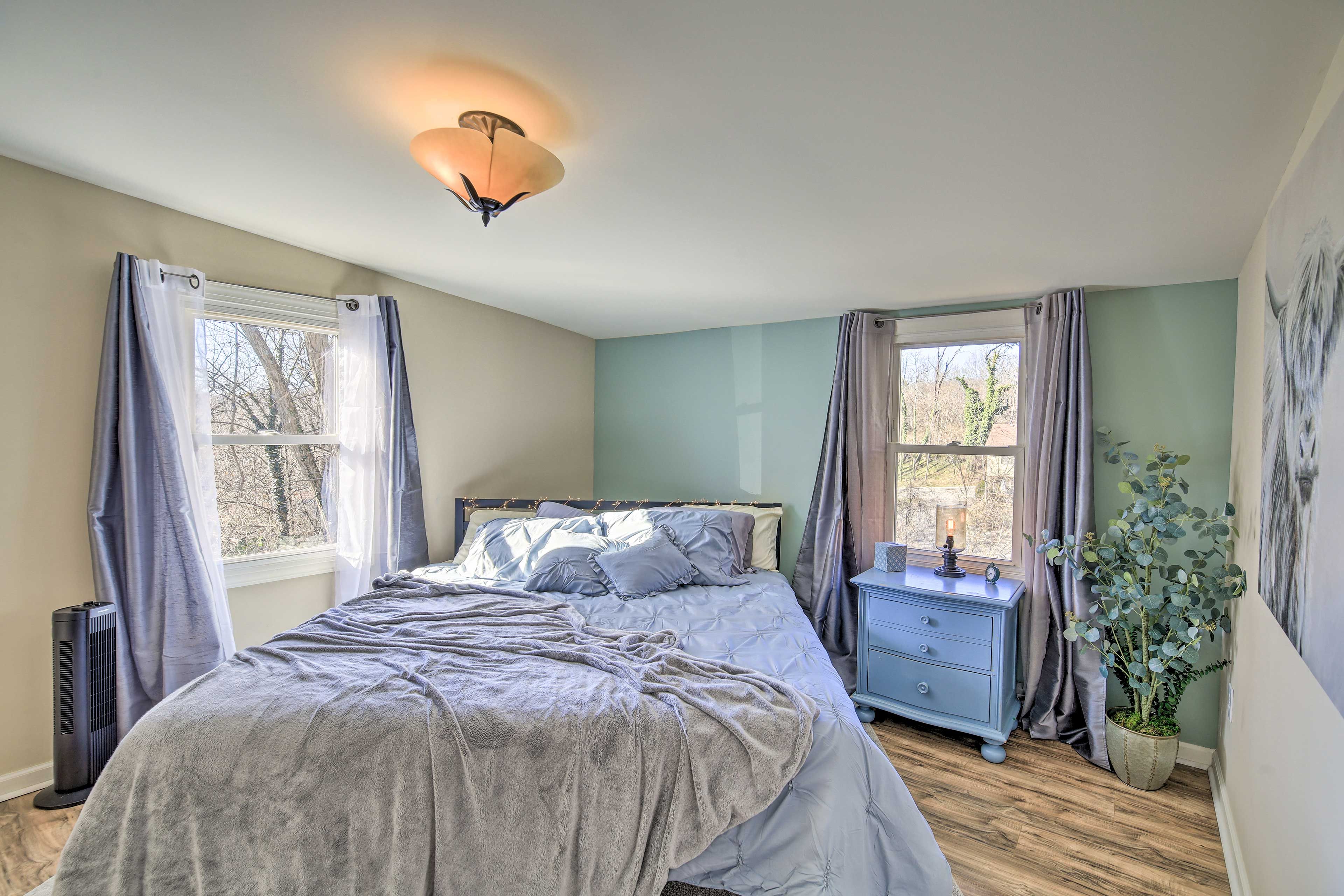 Bedroom 1 | King Bed