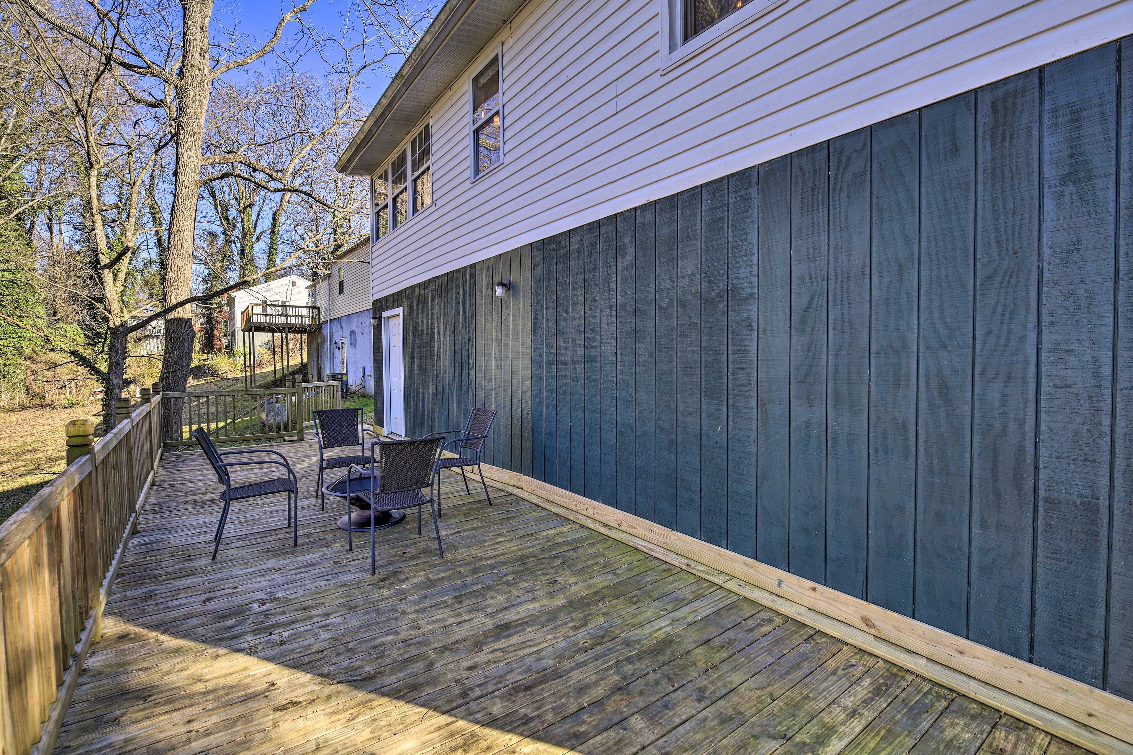 Back Deck w/ Fire Pit