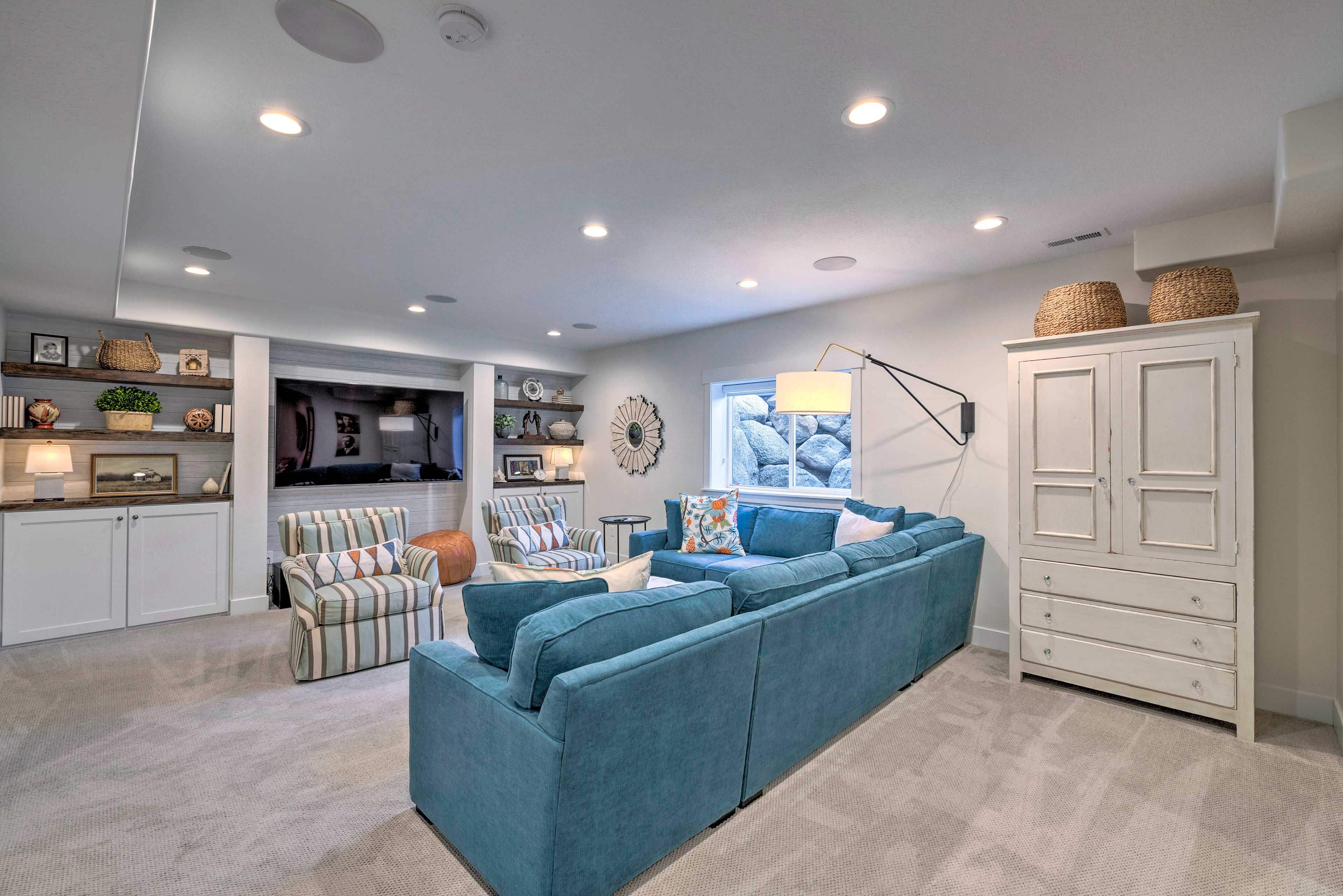 Living Area | Central Heating | Ceiling Fans