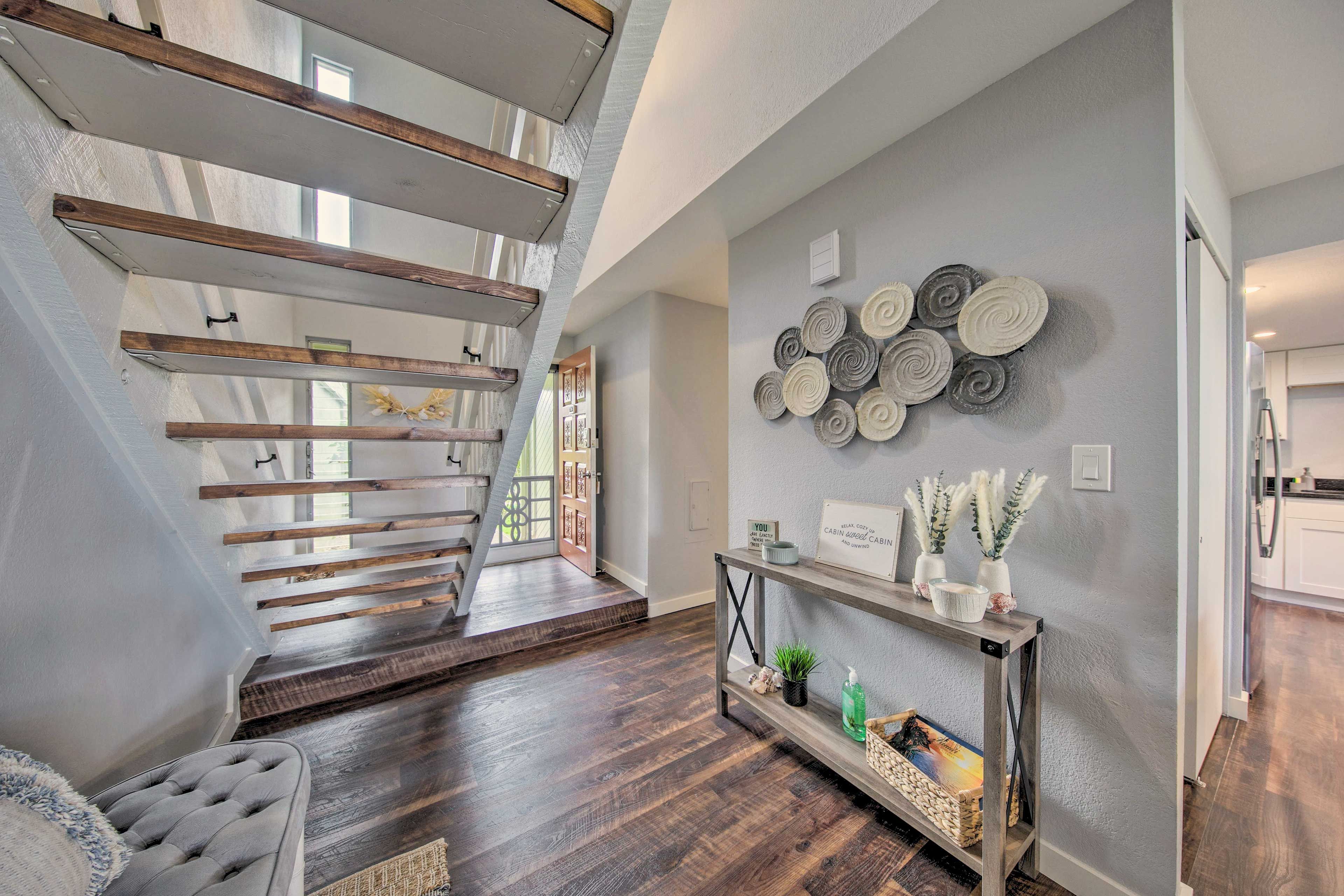 Stairs to Upper Level | Nook
