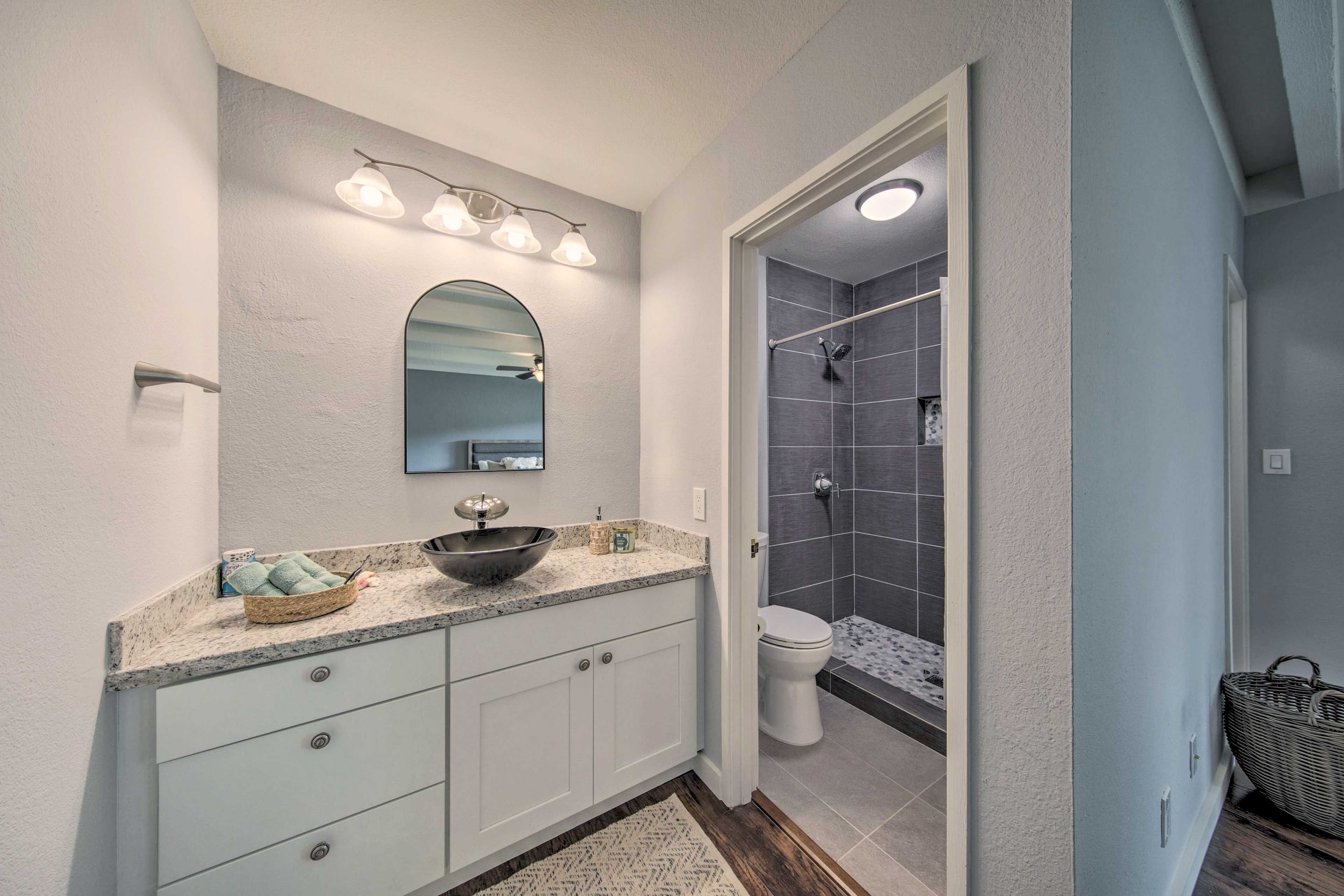 En-Suite Bathroom | Complimentary Toiletries | Hair Dryer