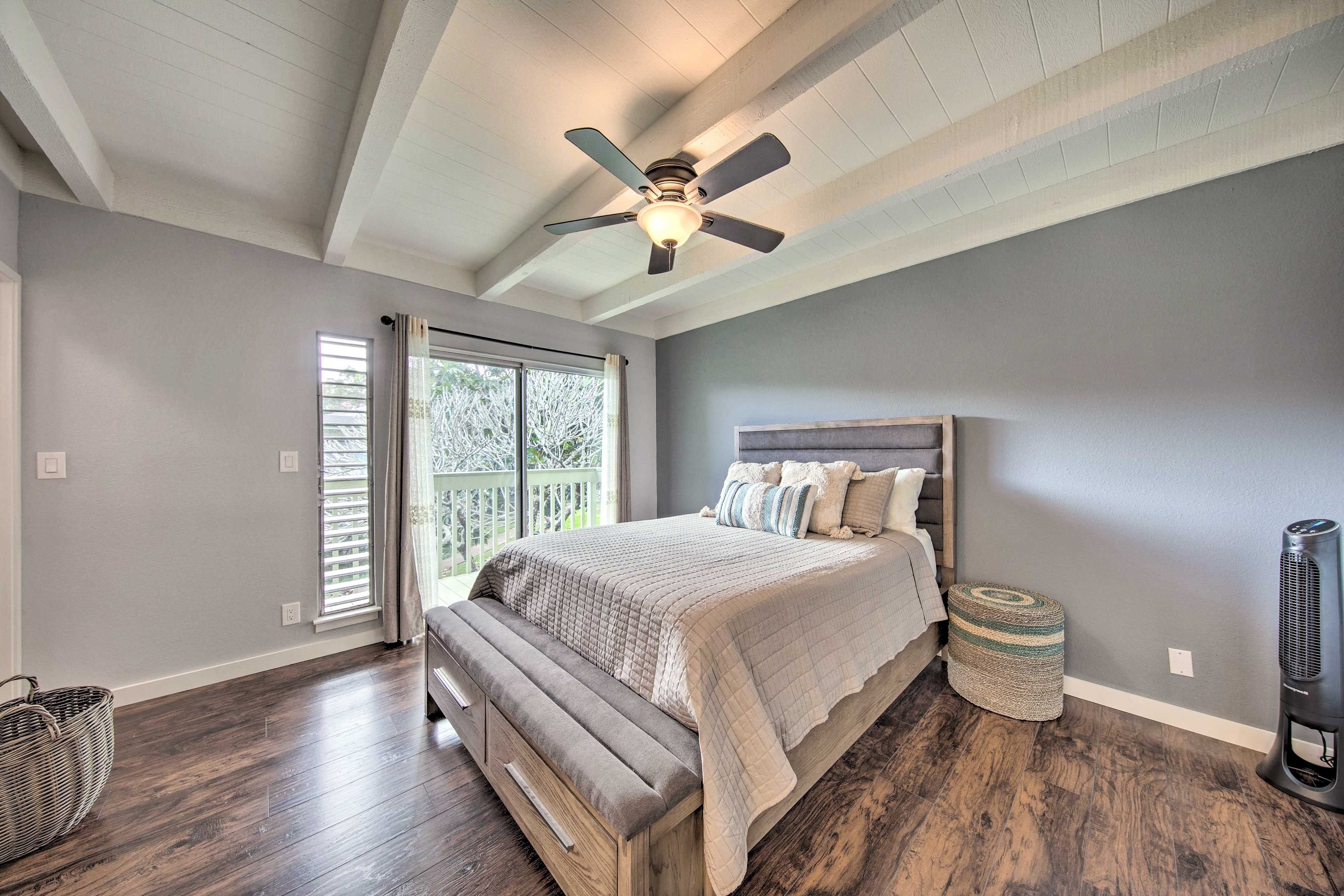 Bedroom 2 | Queen Bed | Upper Level | Access to Balcony