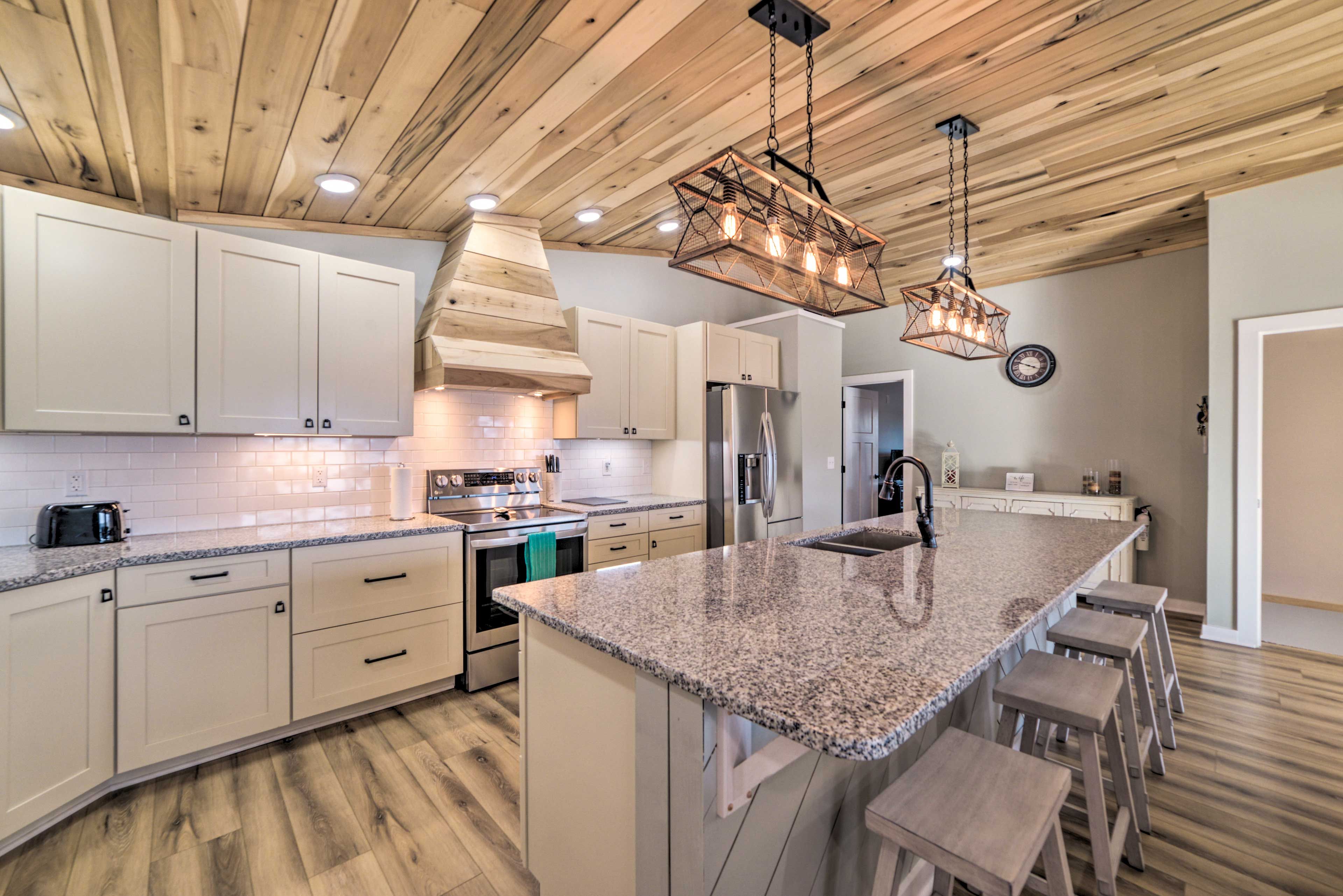 Kitchen | Fully Equipped w/ Cooking Basics